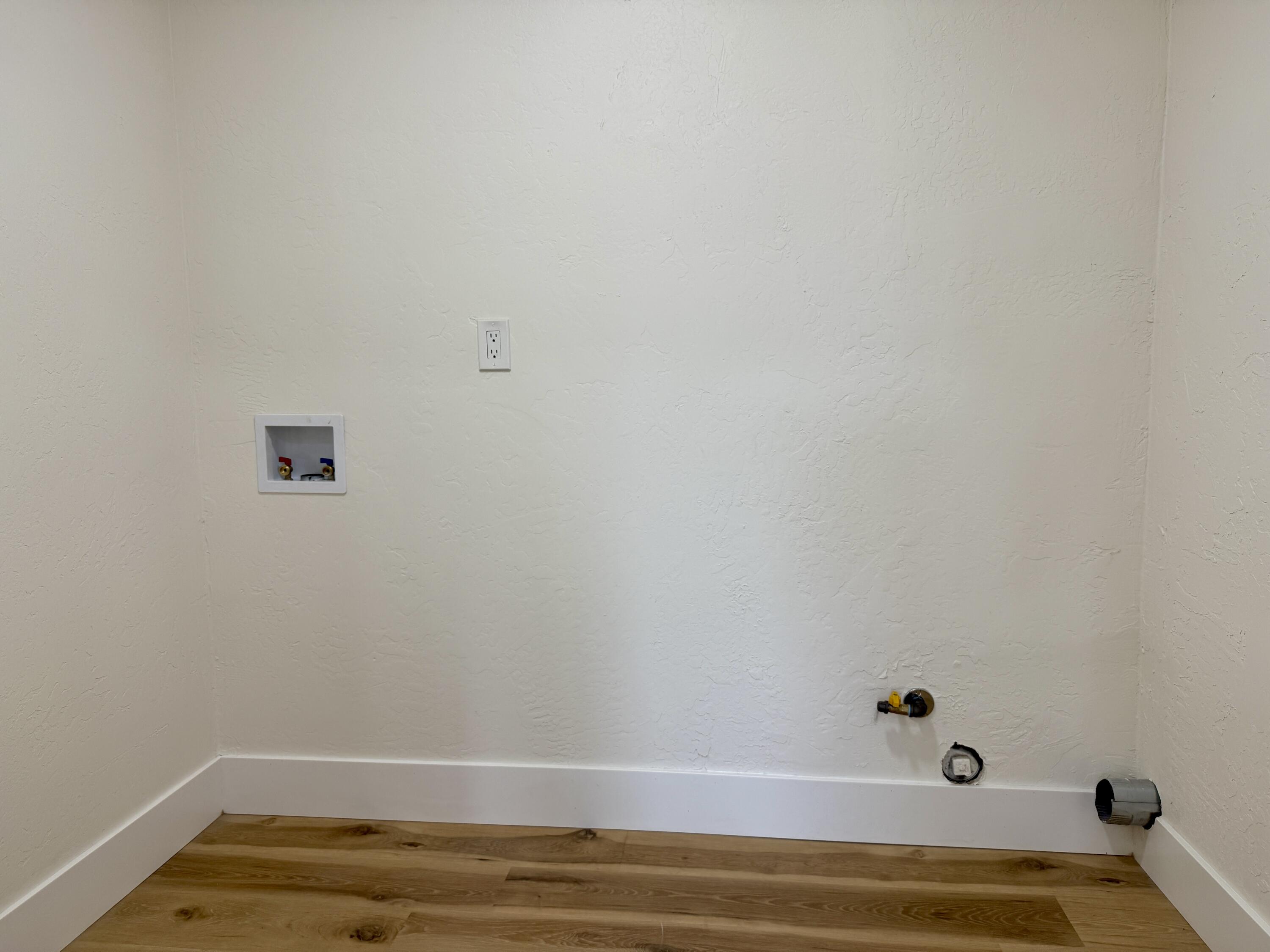 438 N Magnolia Ave, Farmersville, CA 93223