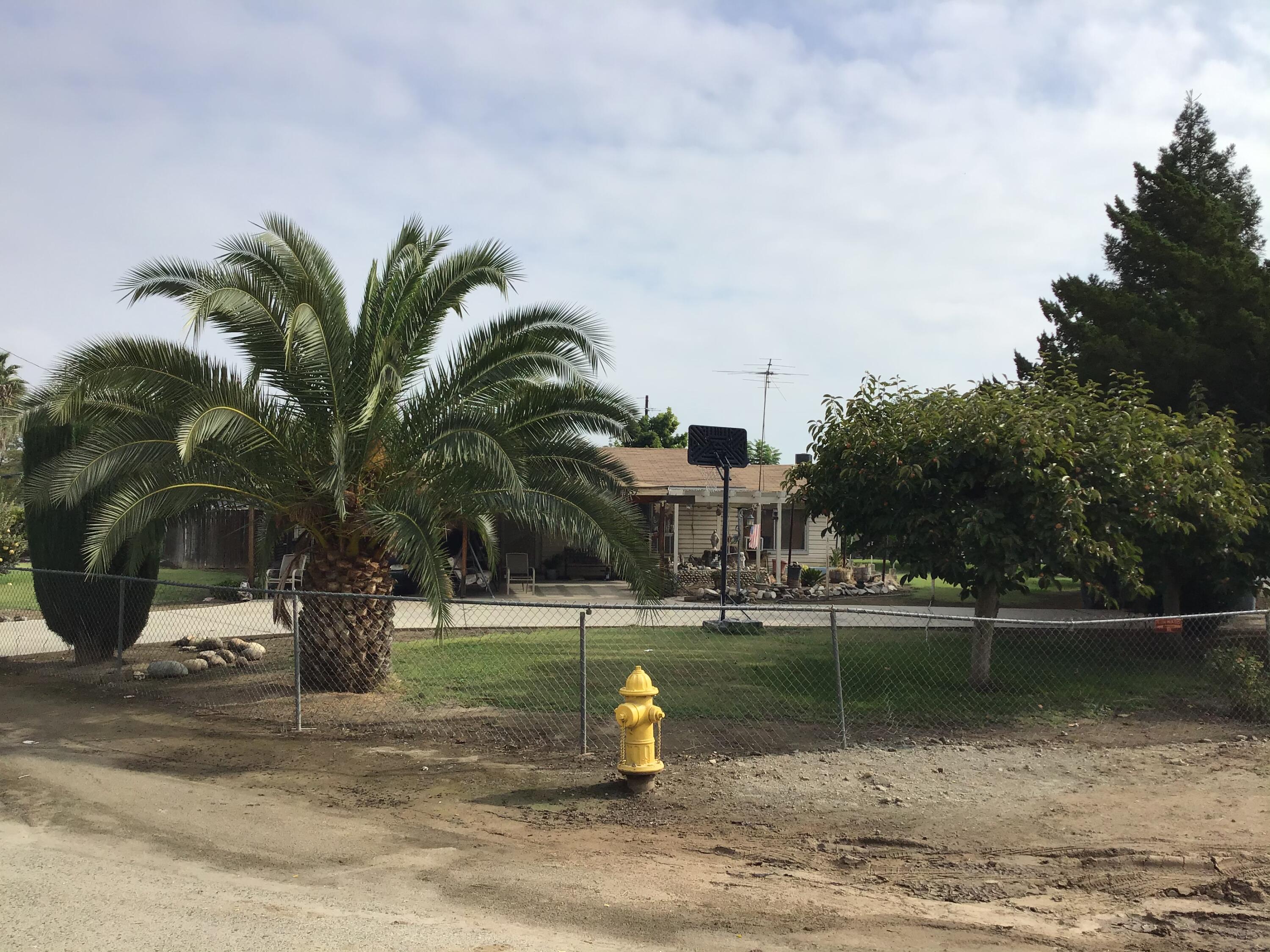 12957 Ledbetter Dr, Orosi, CA 93647