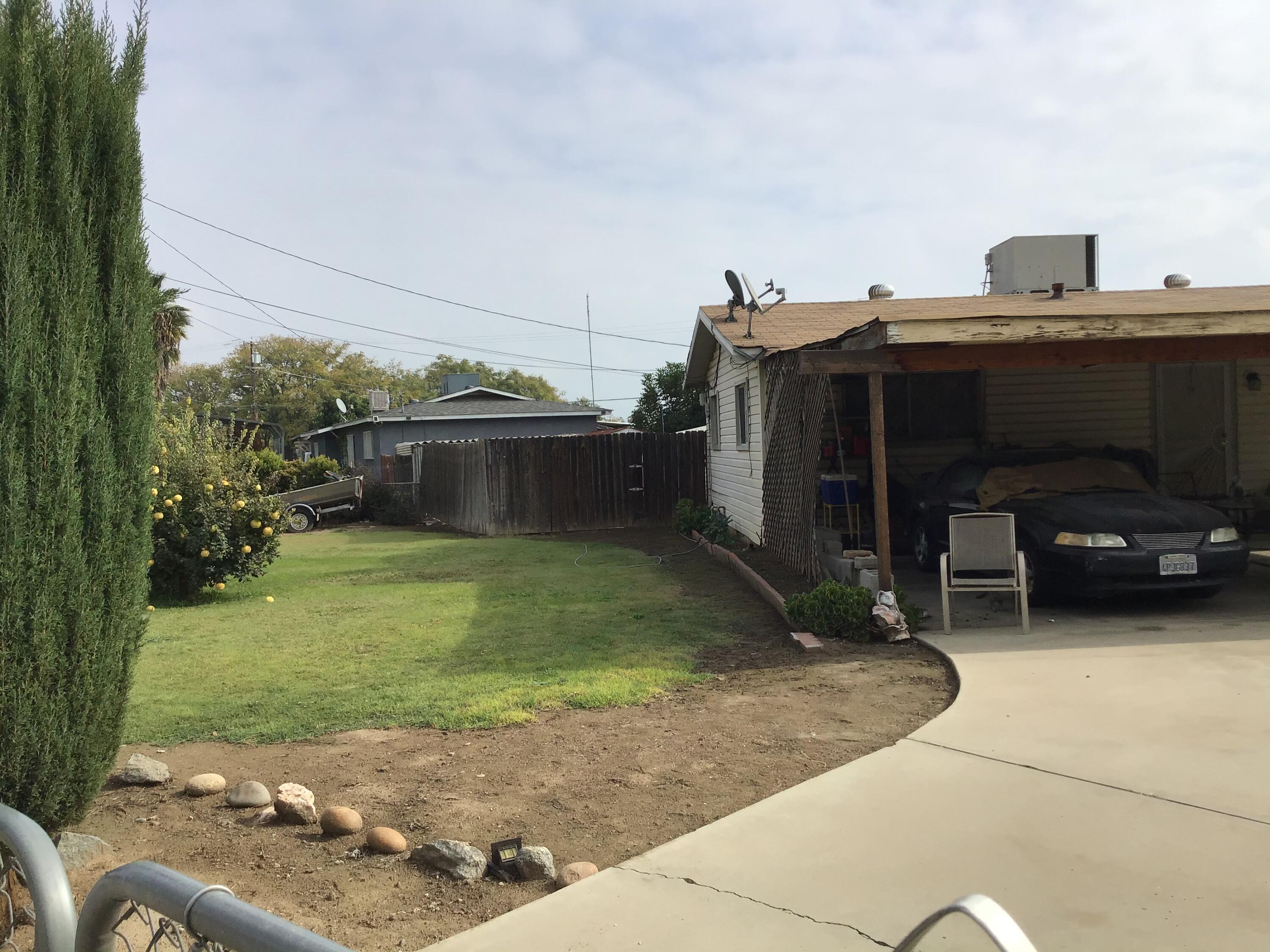 12957 Ledbetter Dr, Orosi, CA 93647