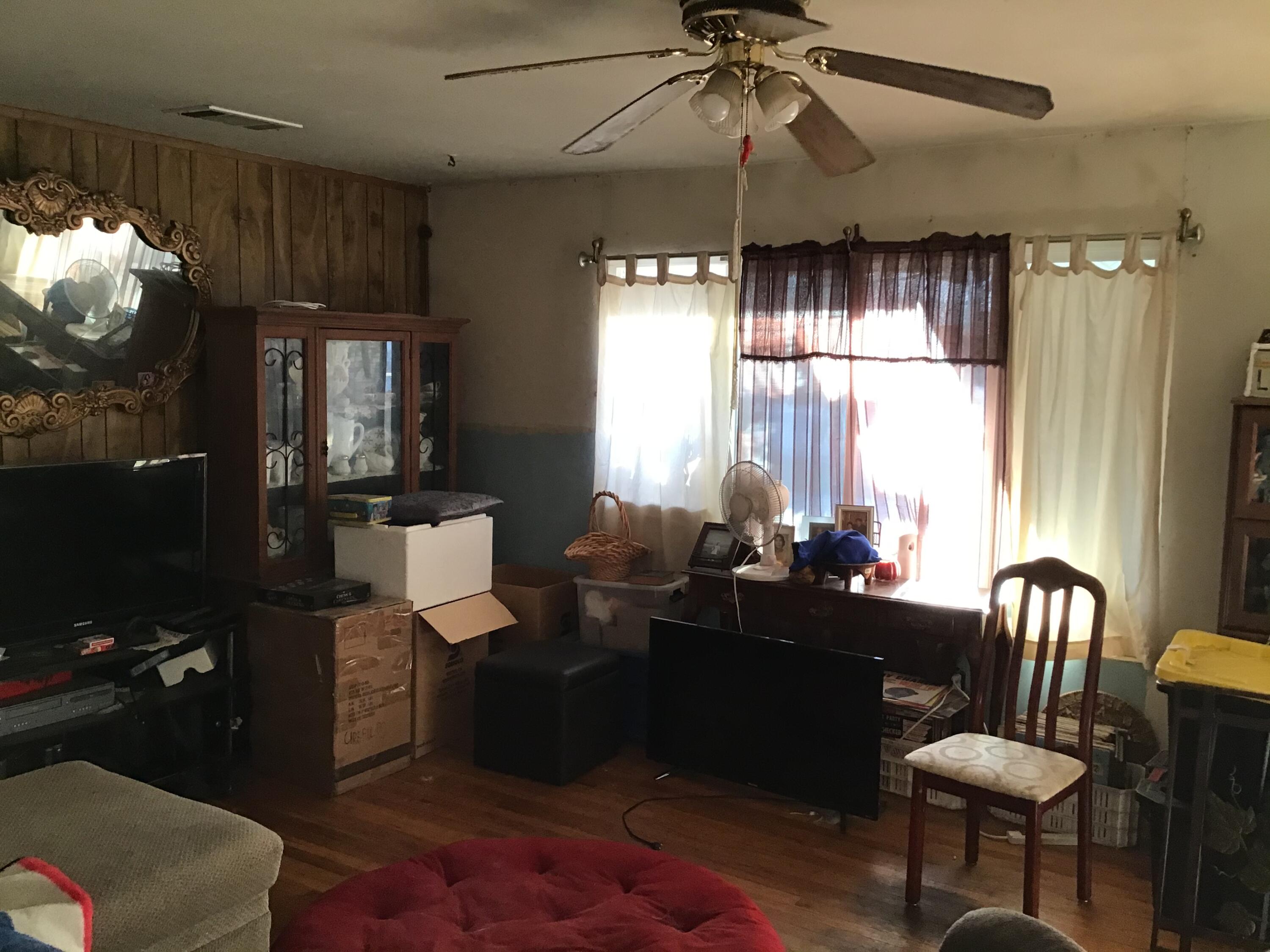 12957 Ledbetter Dr, Orosi, CA 93647