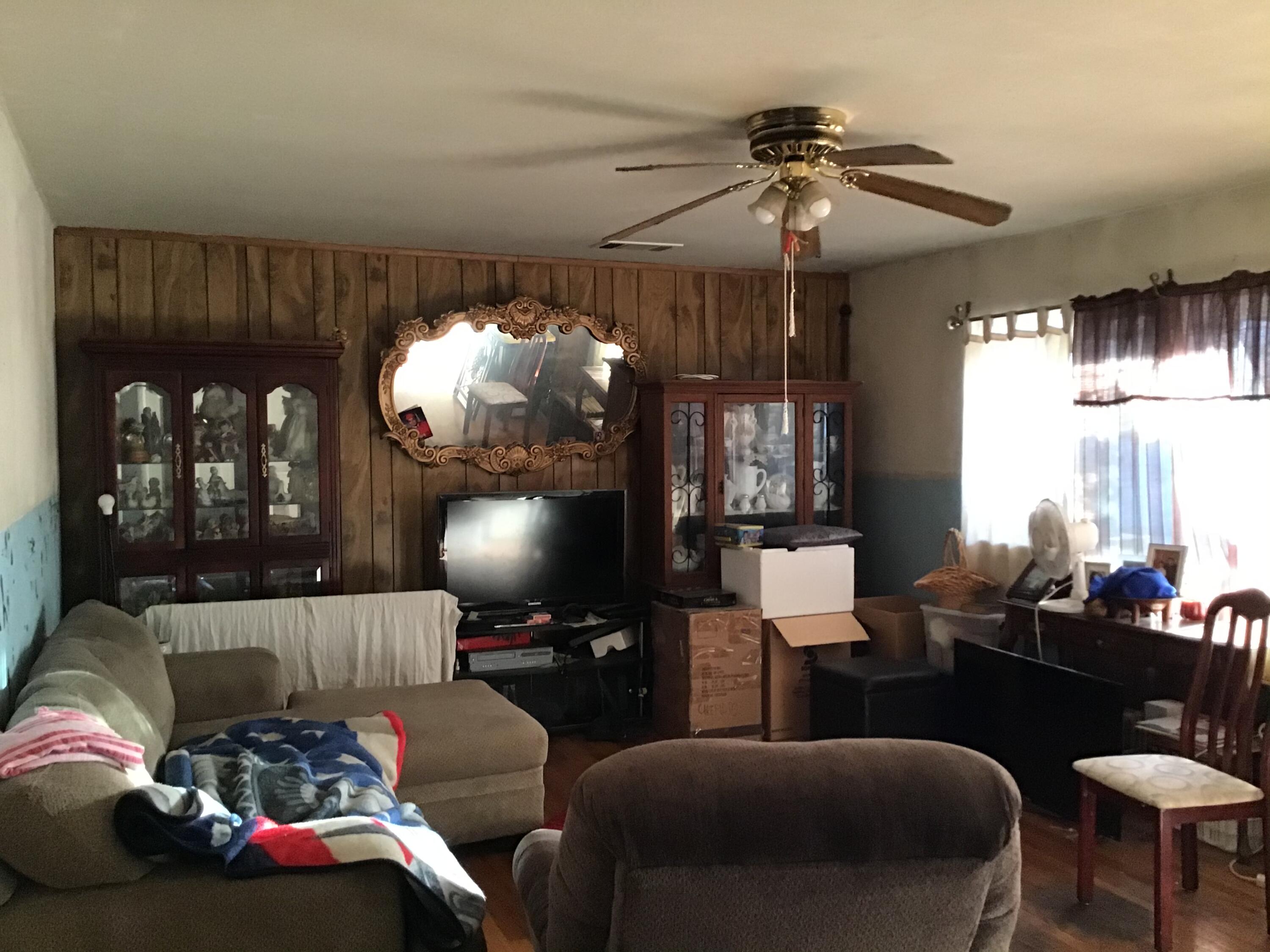 12957 Ledbetter Dr, Orosi, CA 93647