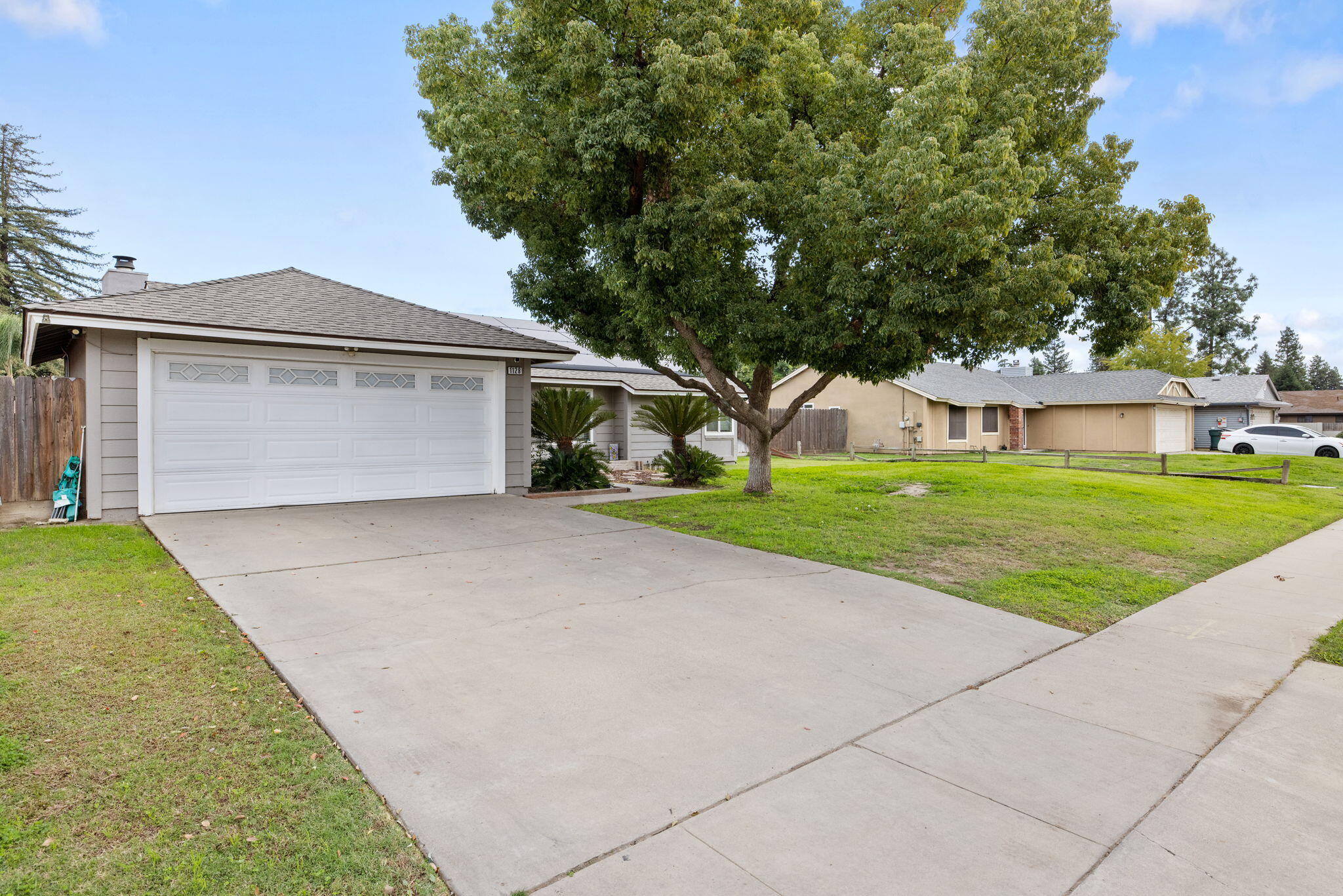 1128 N Jefferson St, Tulare, CA 93274