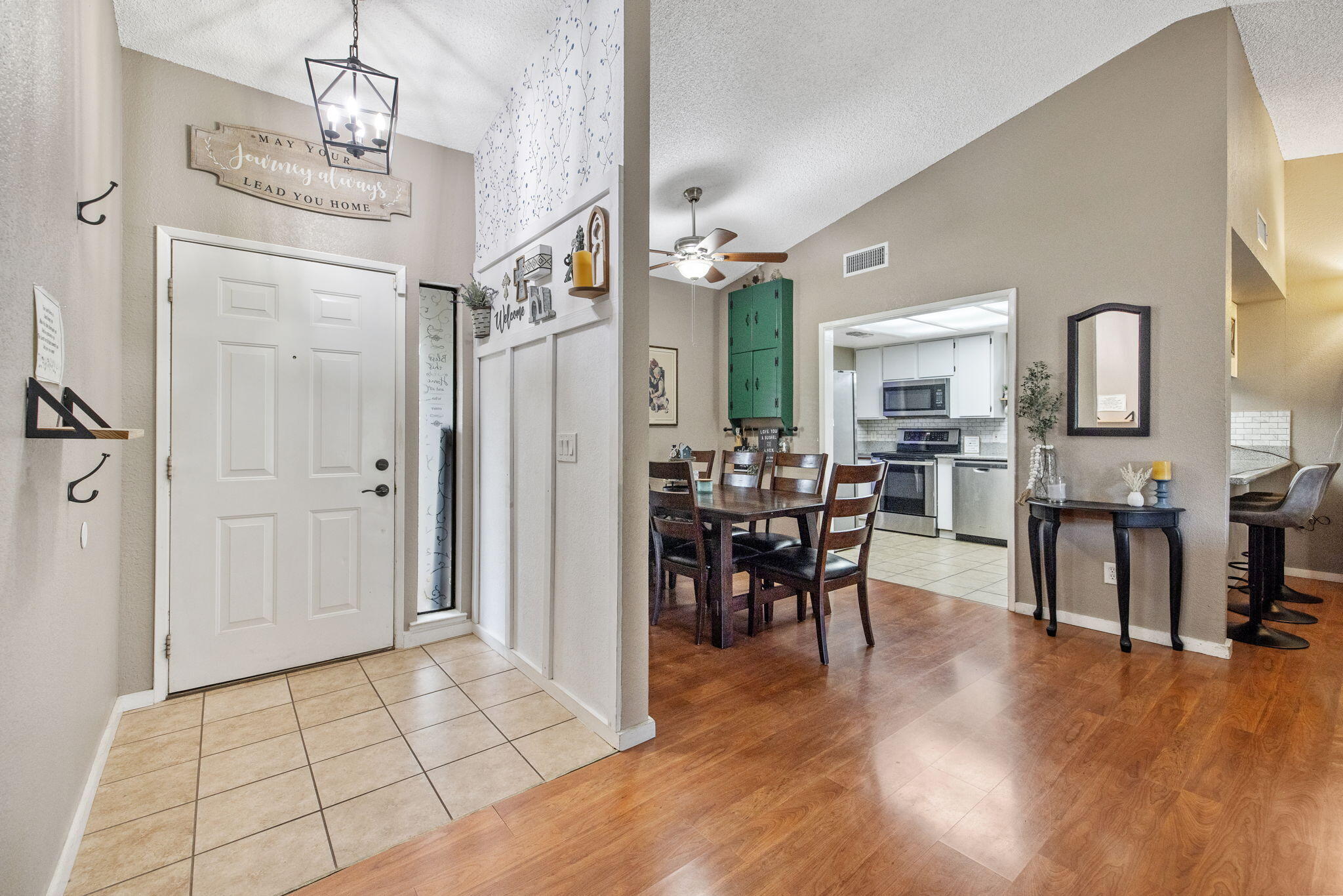 1128 N Jefferson St, Tulare, CA 93274