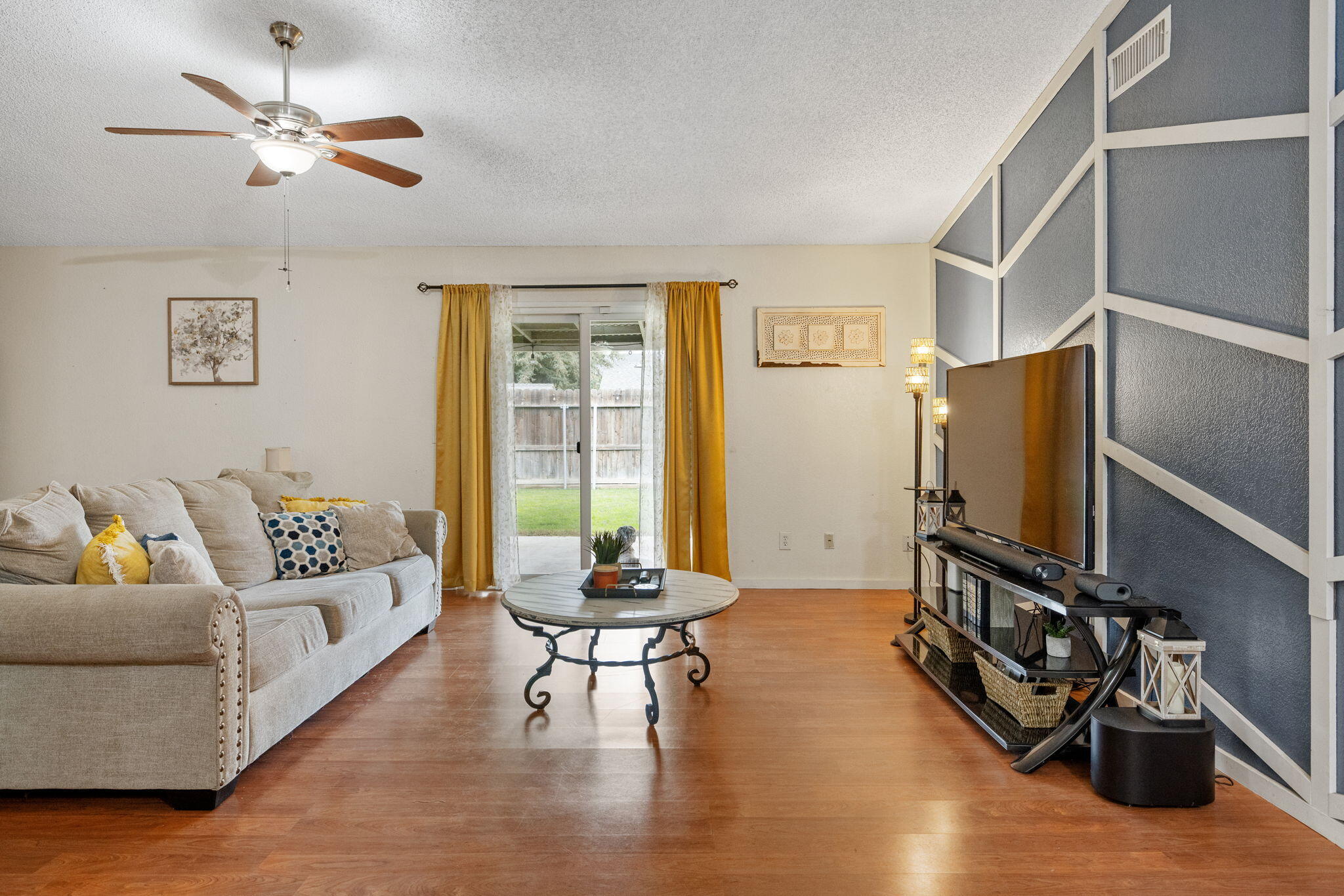 1128 N Jefferson St, Tulare, CA 93274