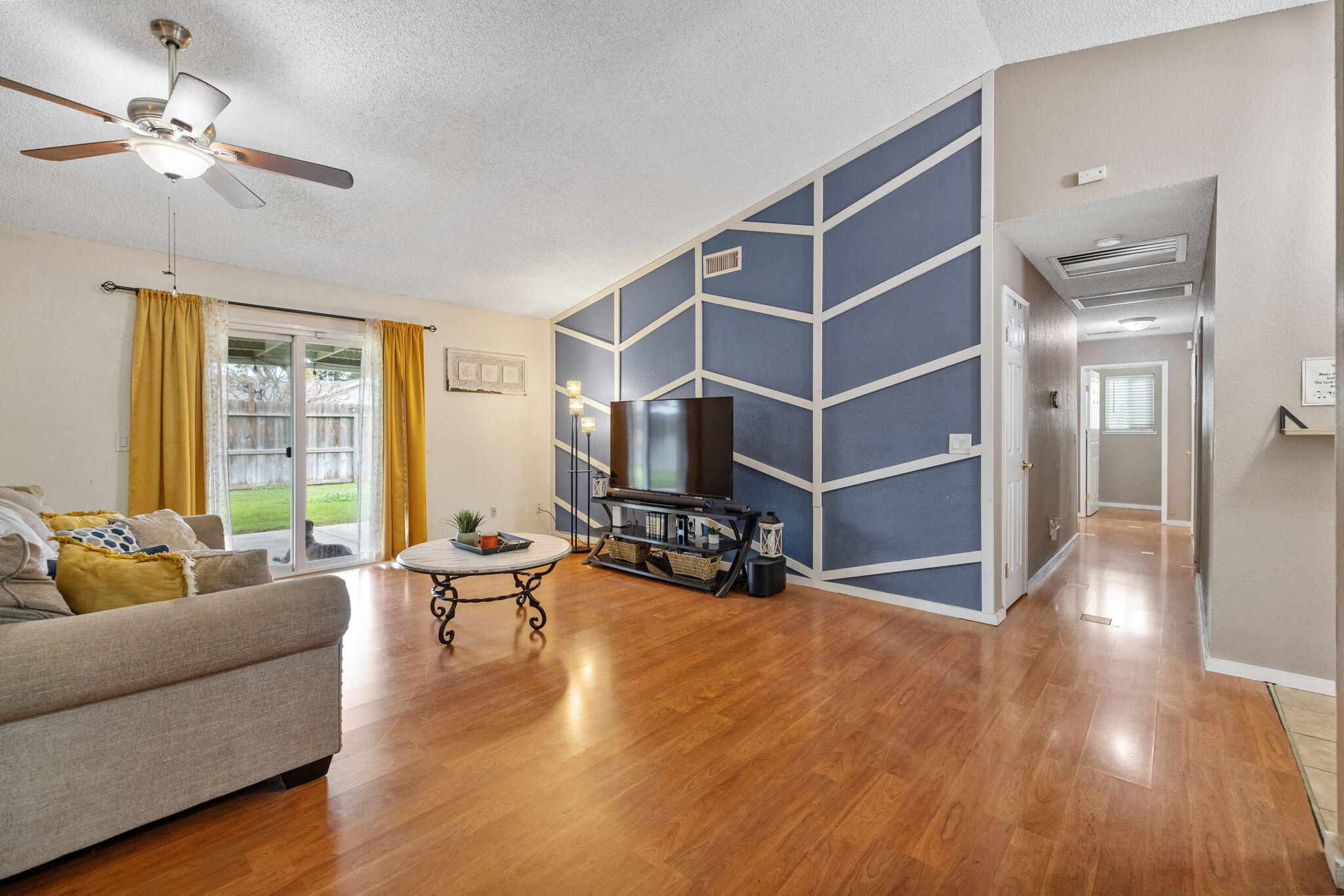 1128 N Jefferson St, Tulare, CA 93274