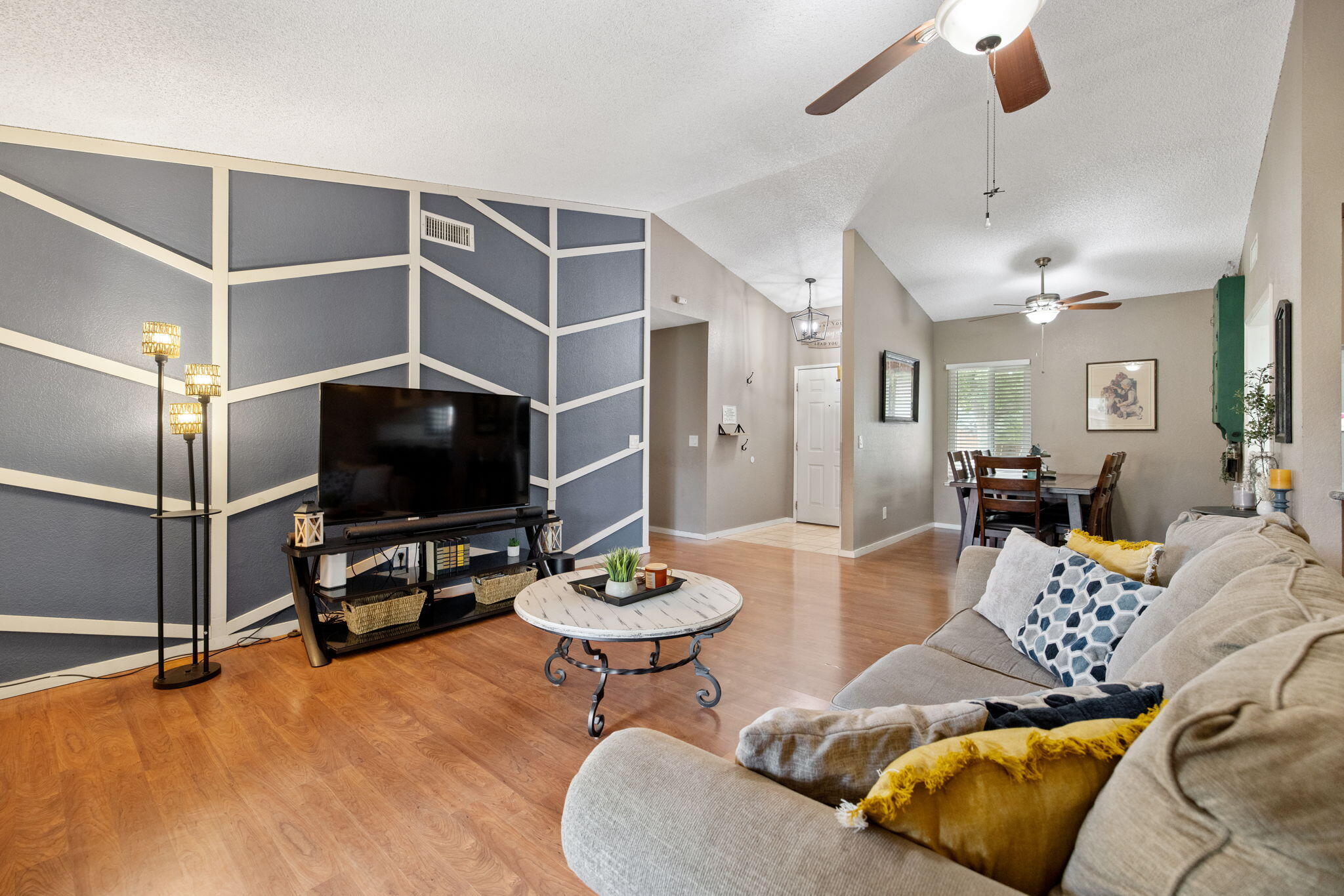 1128 N Jefferson St, Tulare, CA 93274