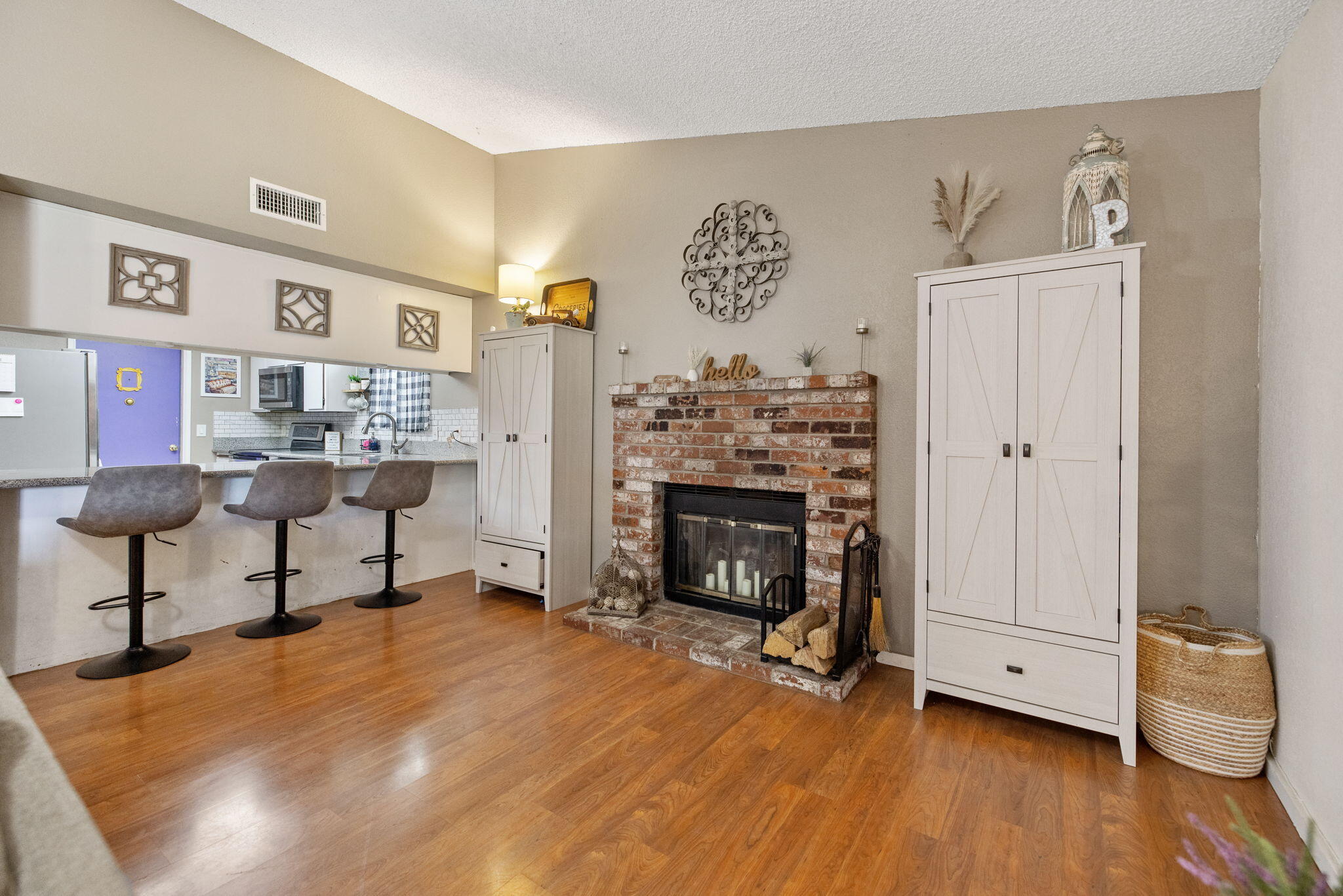 1128 N Jefferson St, Tulare, CA 93274