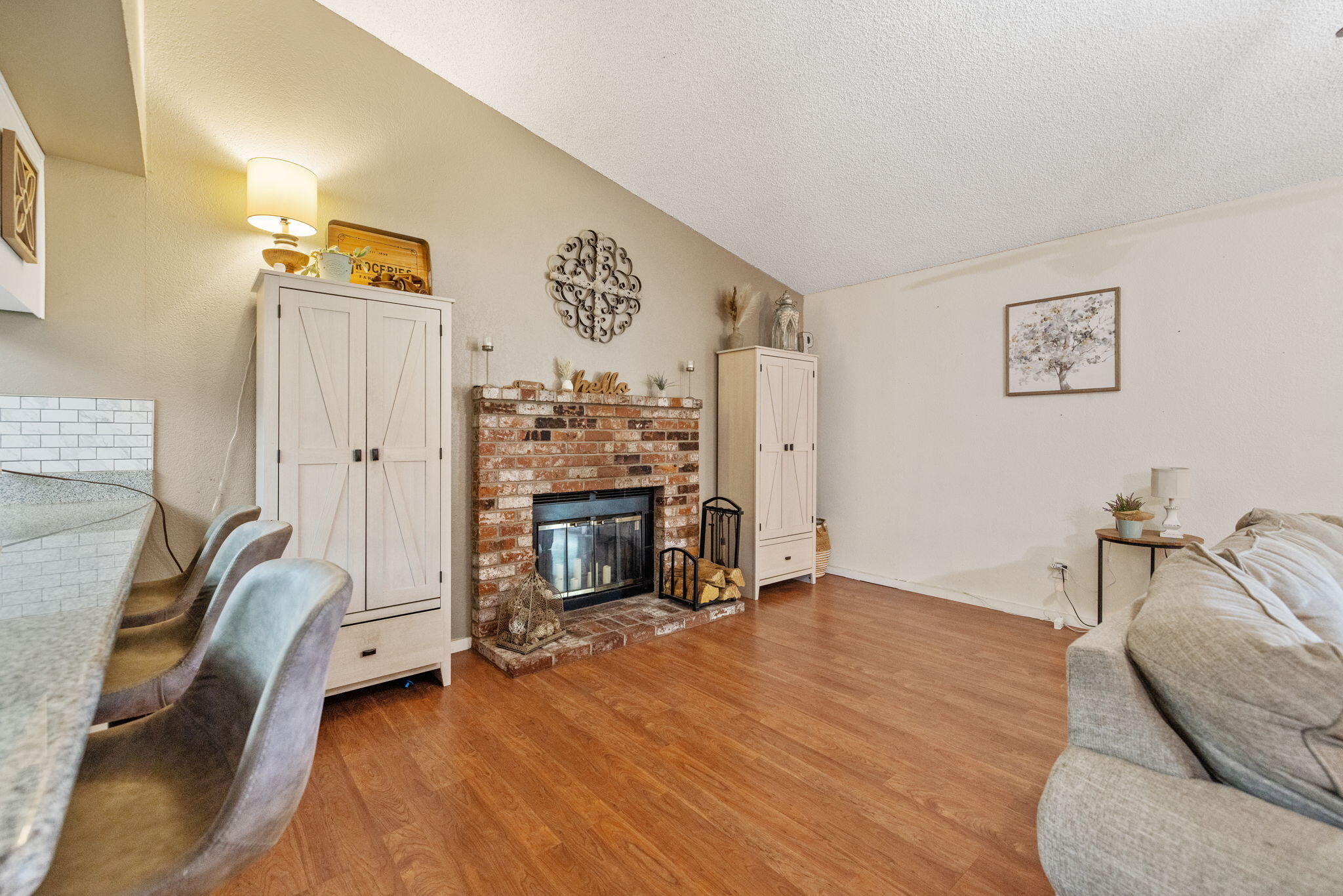 1128 N Jefferson St, Tulare, CA 93274