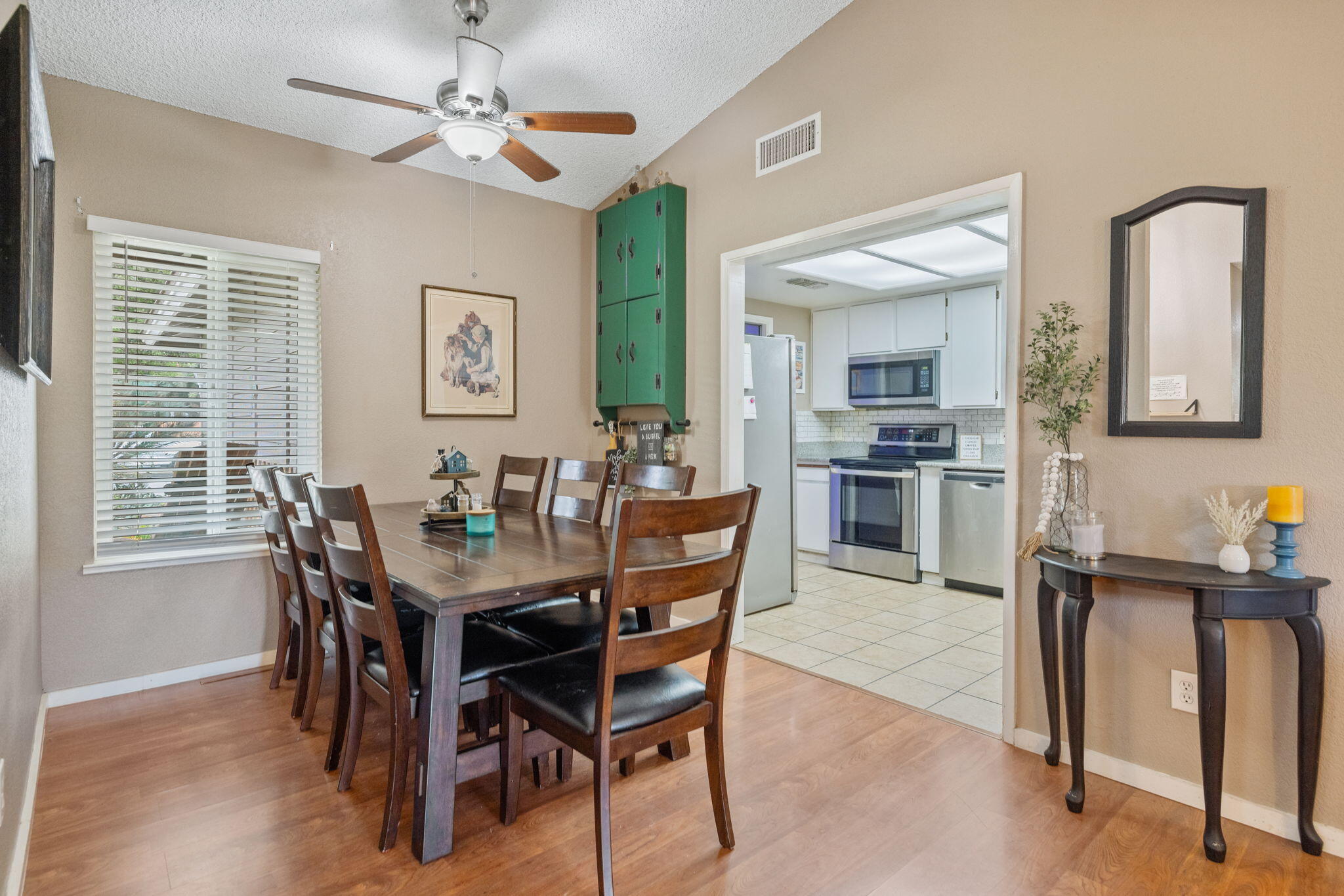 1128 N Jefferson St, Tulare, CA 93274