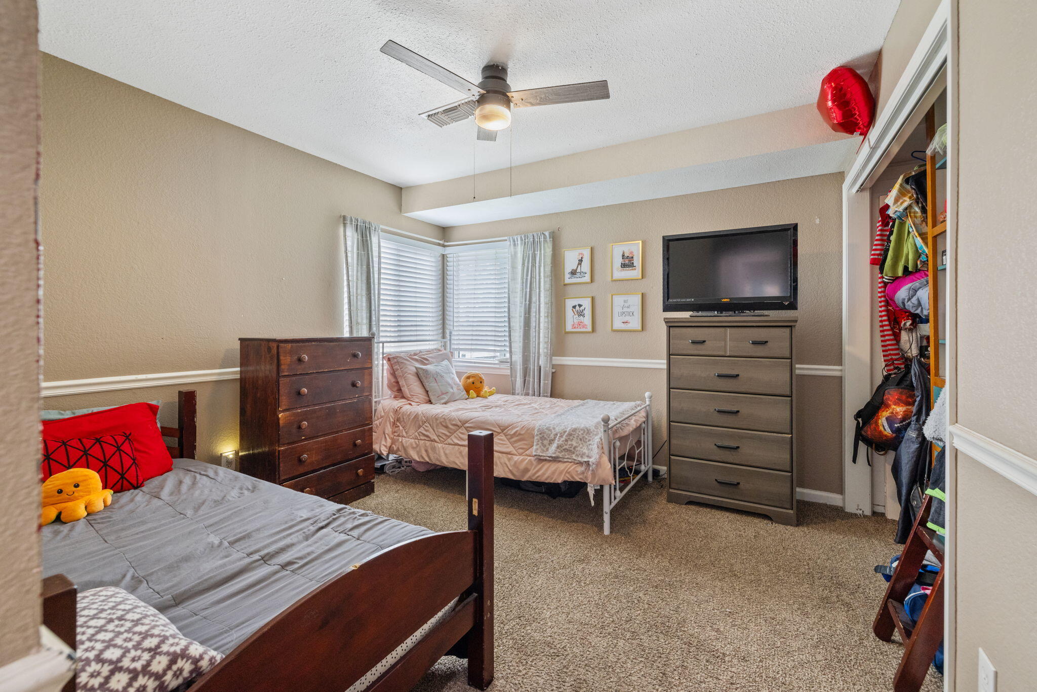 1128 N Jefferson St, Tulare, CA 93274