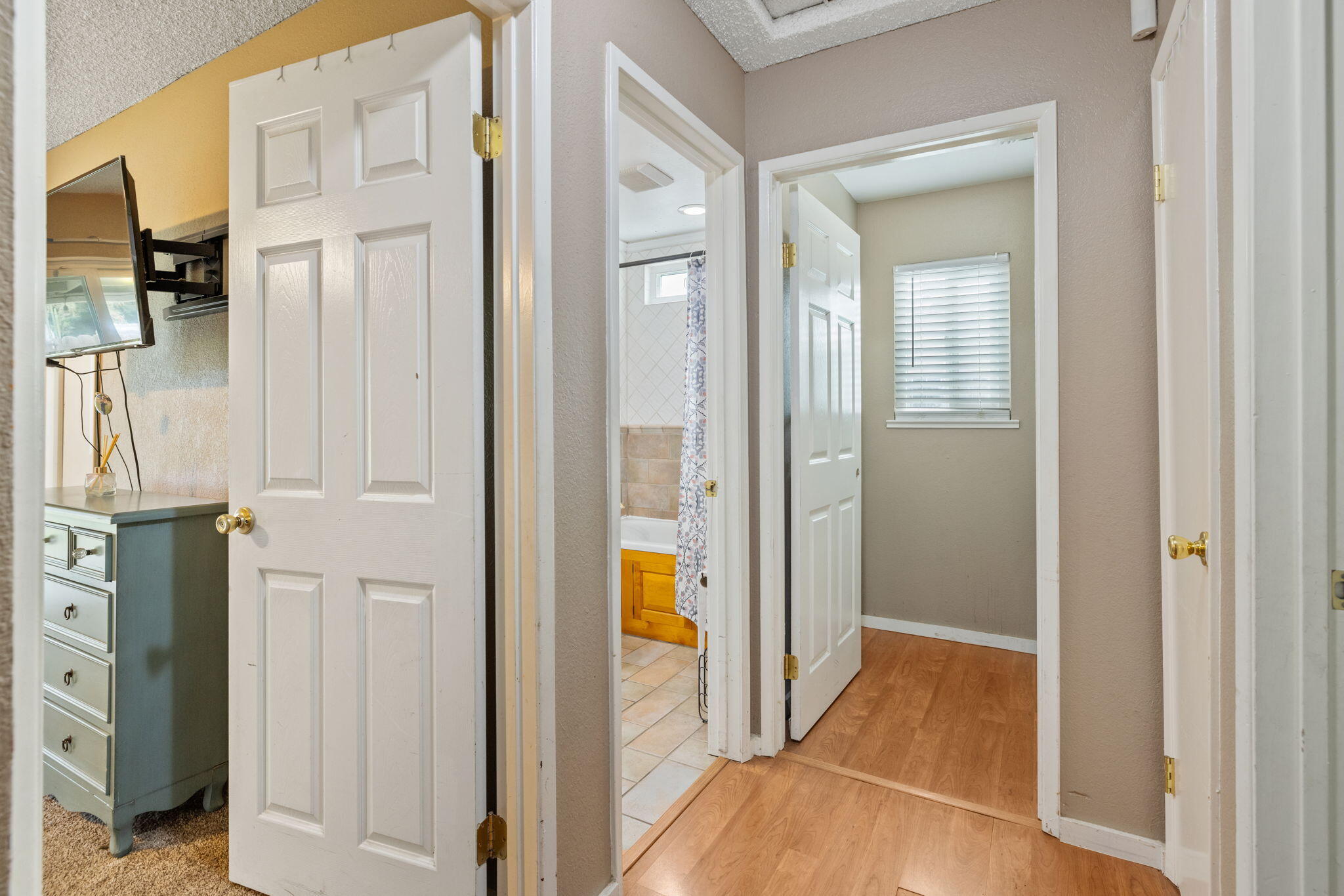 1128 N Jefferson St, Tulare, CA 93274