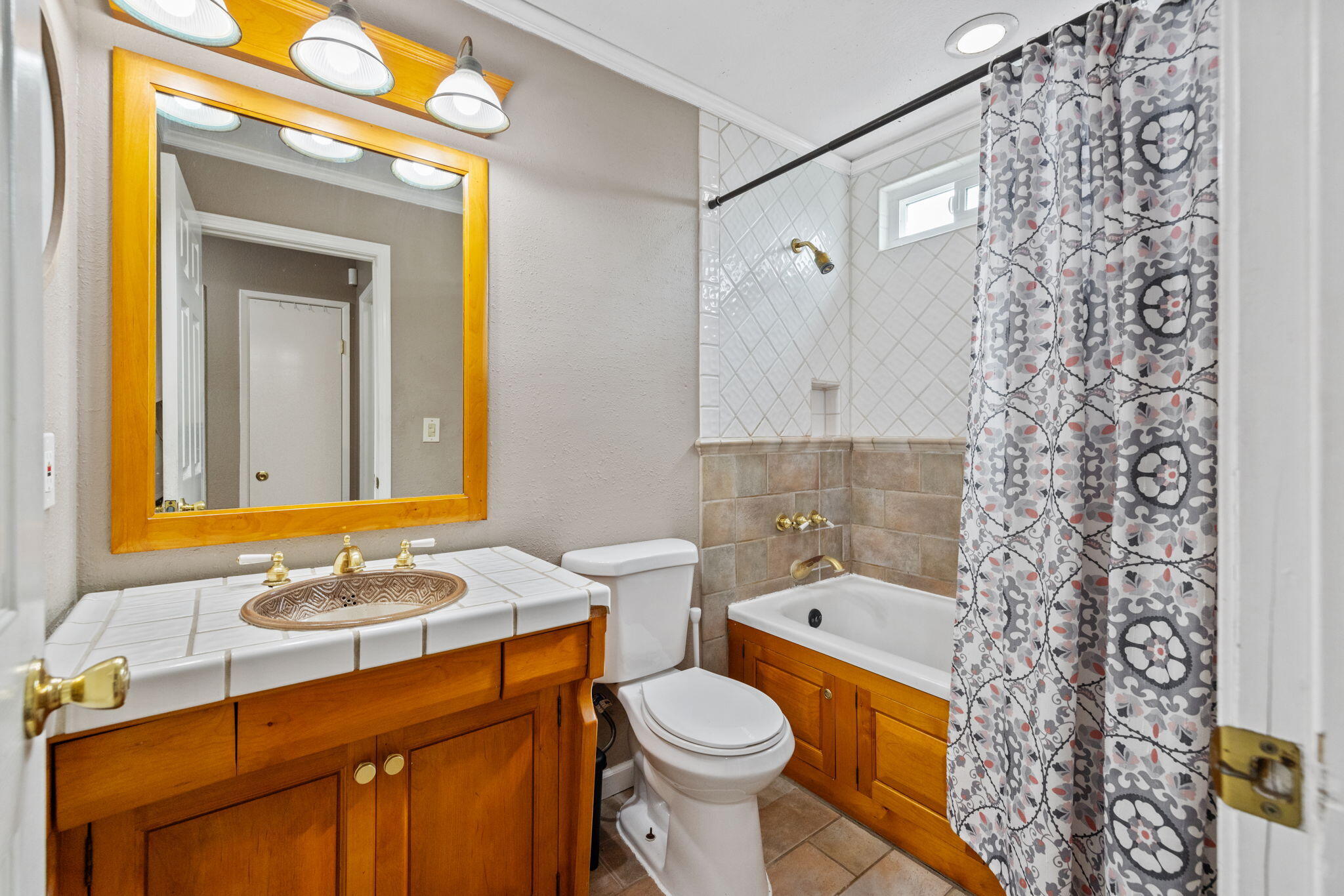 1128 N Jefferson St, Tulare, CA 93274