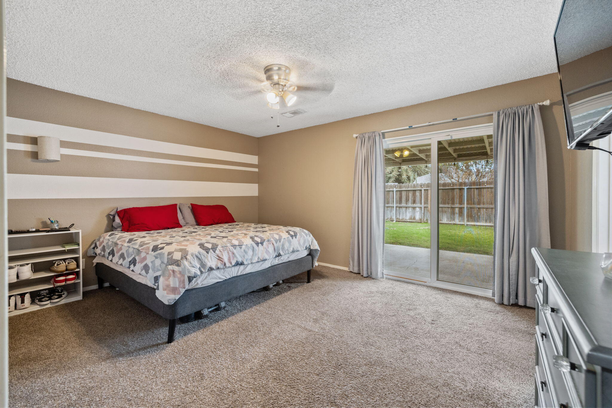 1128 N Jefferson St, Tulare, CA 93274