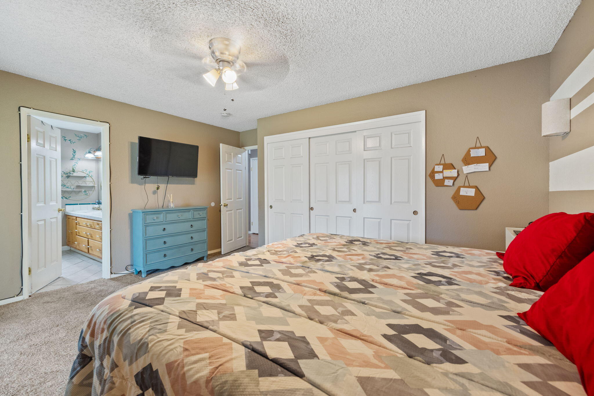 1128 N Jefferson St, Tulare, CA 93274