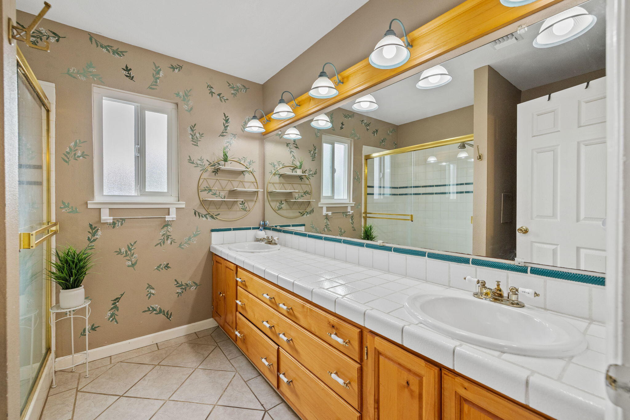 1128 N Jefferson St, Tulare, CA 93274