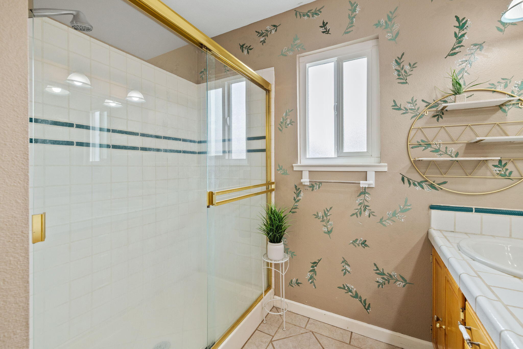 1128 N Jefferson St, Tulare, CA 93274