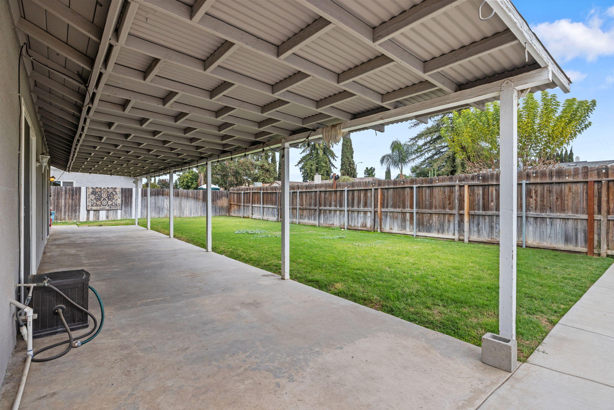 1128 N Jefferson St, Tulare, CA 93274