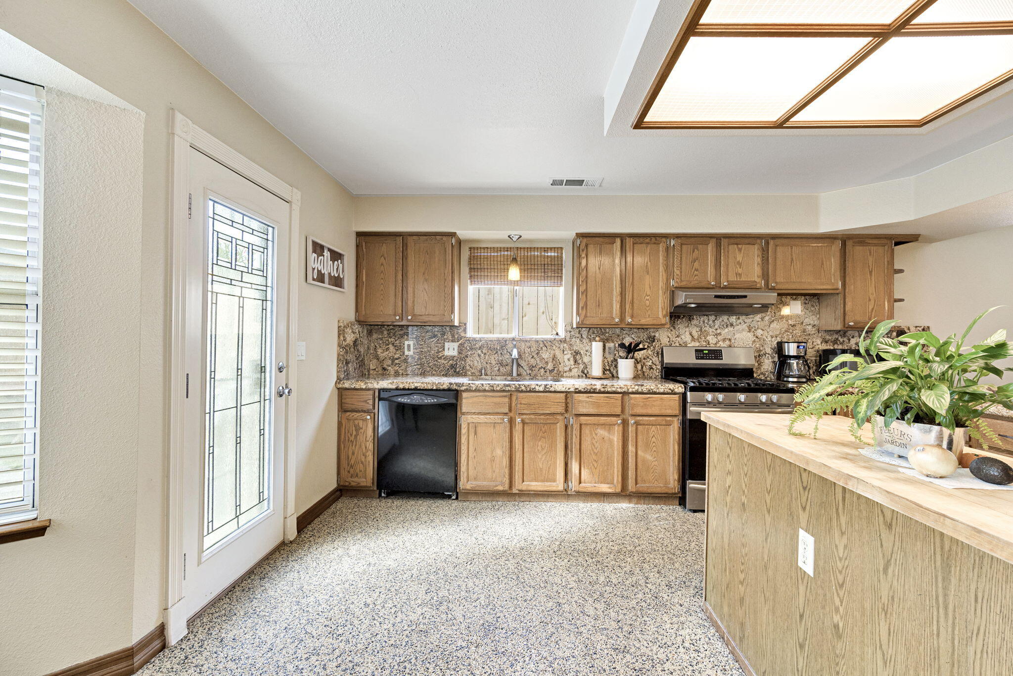 73 Devon Dr, Lemoore, CA 93245