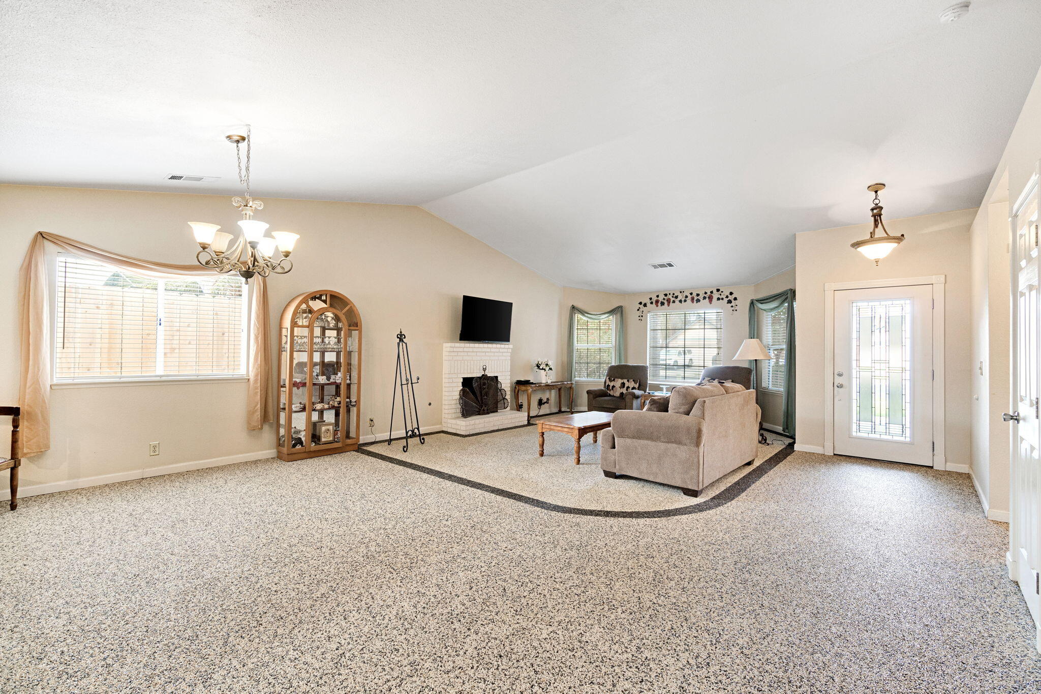 73 Devon Dr, Lemoore, CA 93245