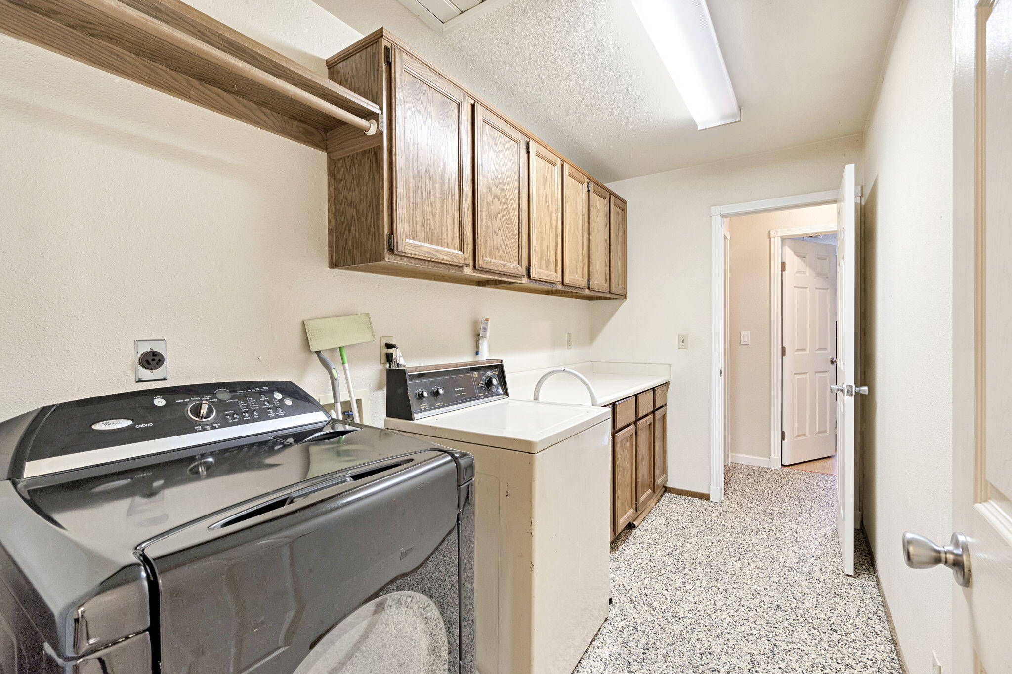 73 Devon Dr, Lemoore, CA 93245