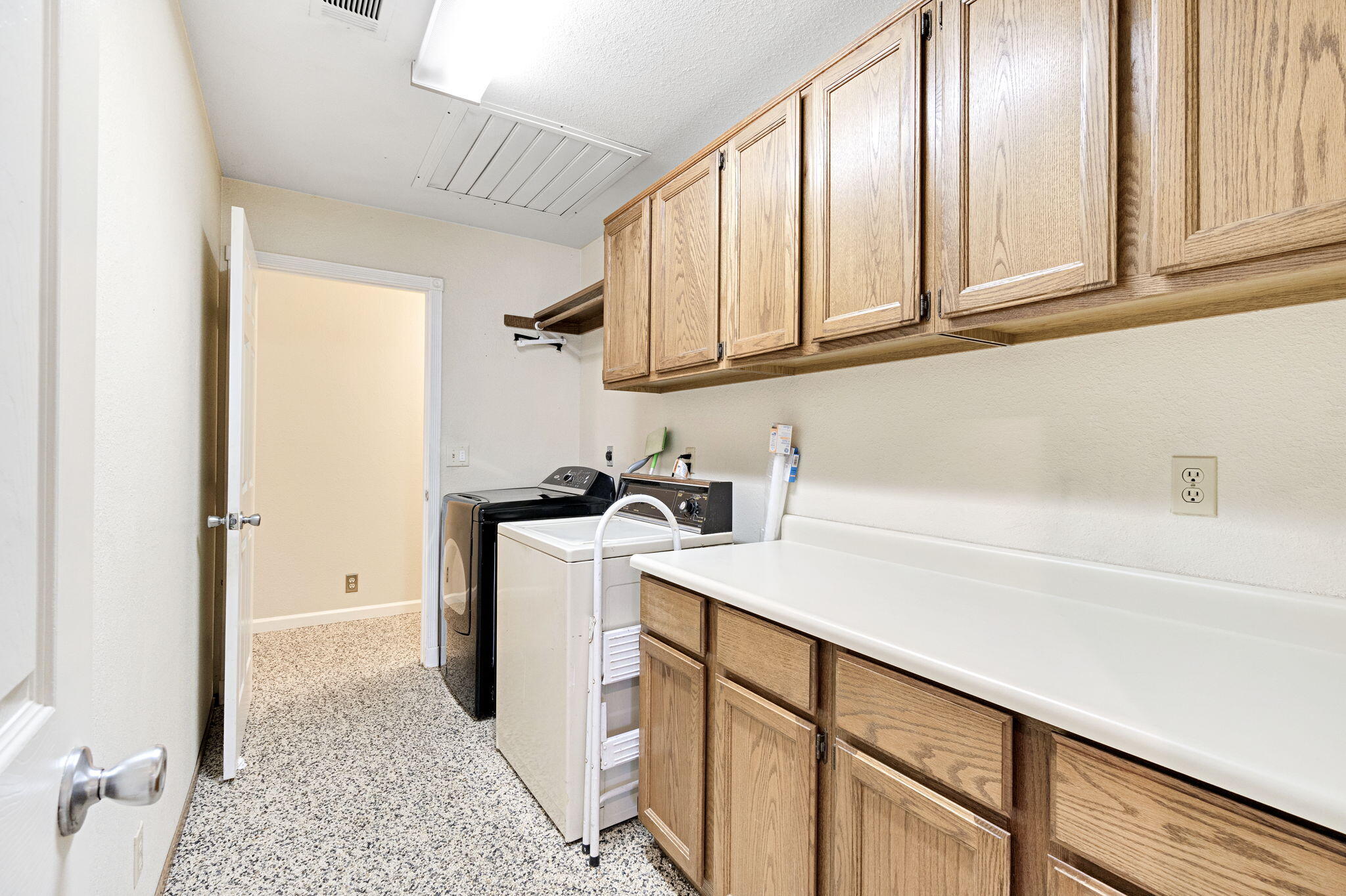 73 Devon Dr, Lemoore, CA 93245