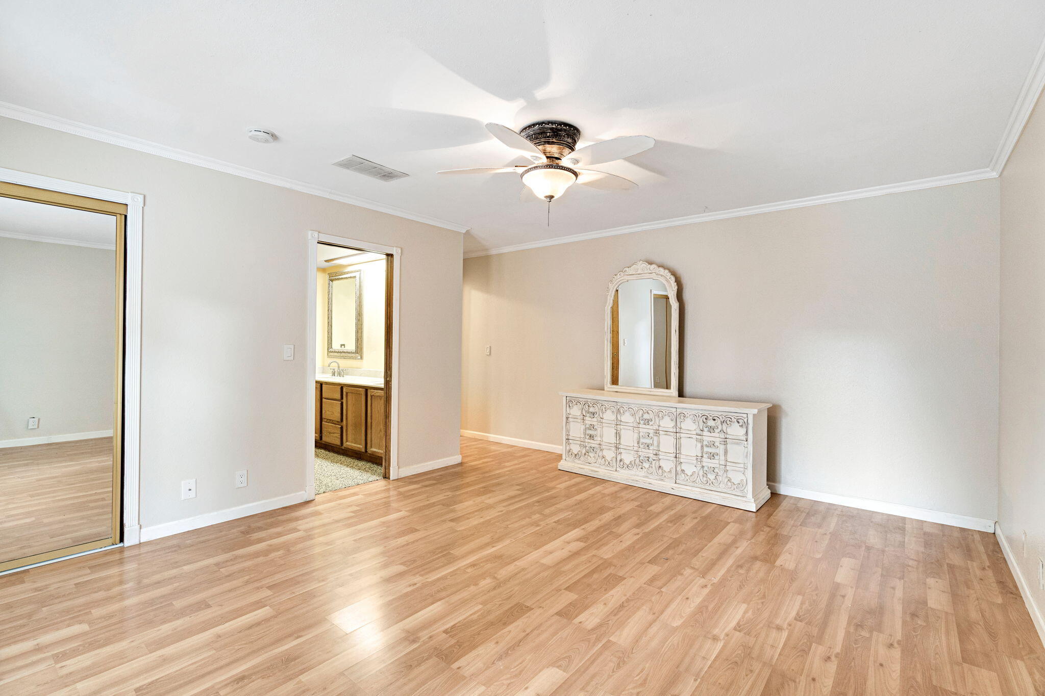 73 Devon Dr, Lemoore, CA 93245