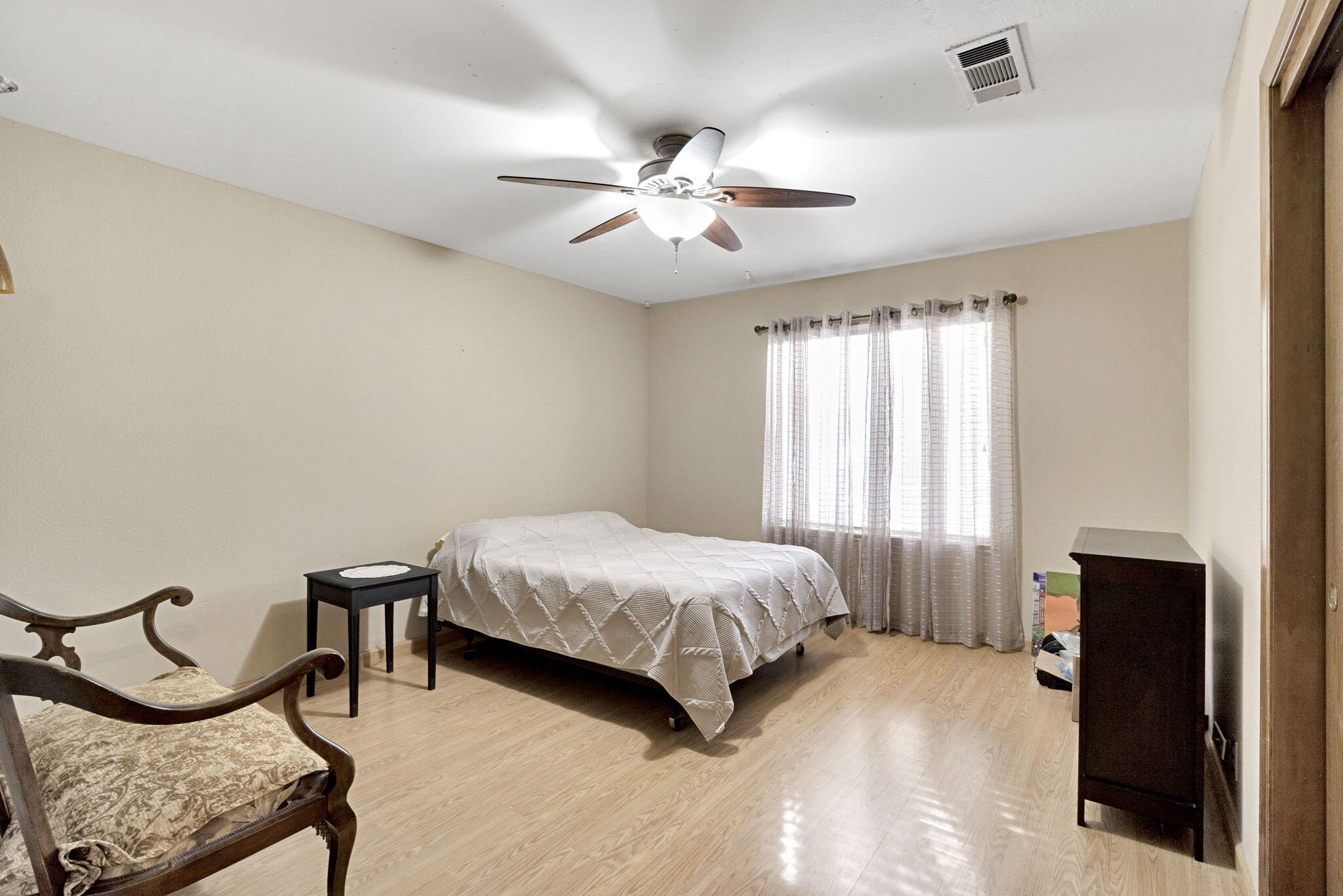 73 Devon Dr, Lemoore, CA 93245