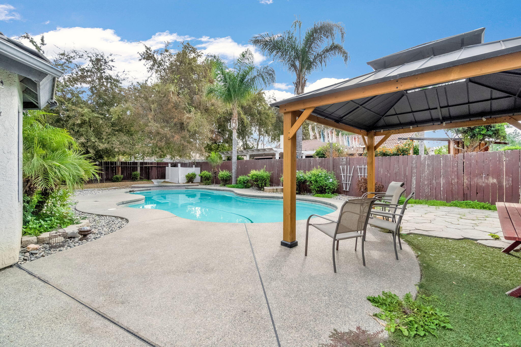 73 Devon Dr, Lemoore, CA 93245