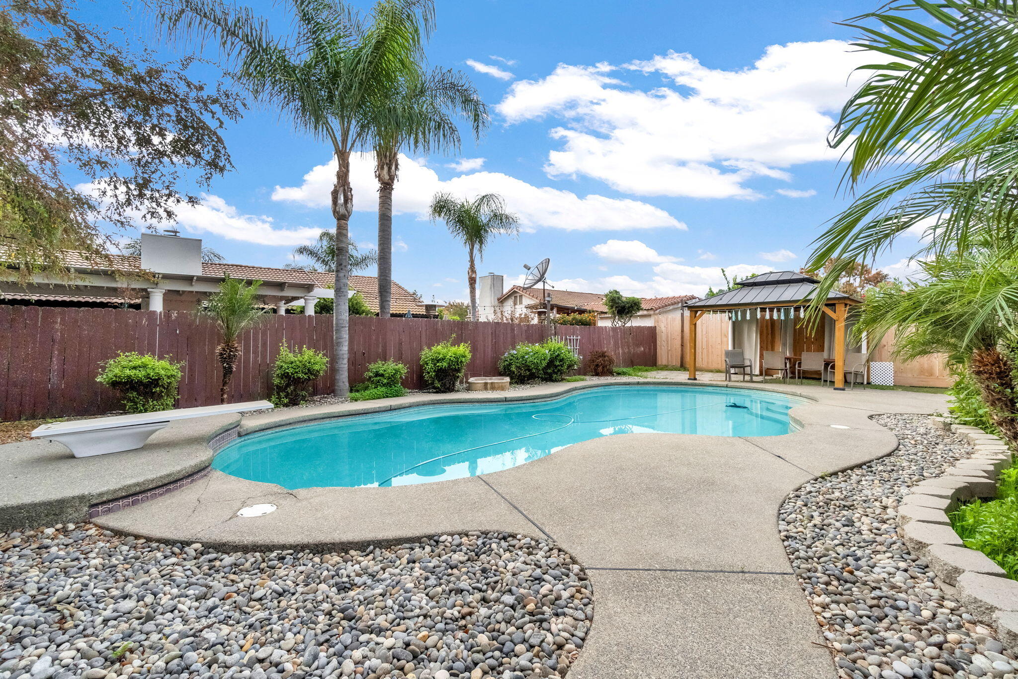 73 Devon Dr, Lemoore, CA 93245