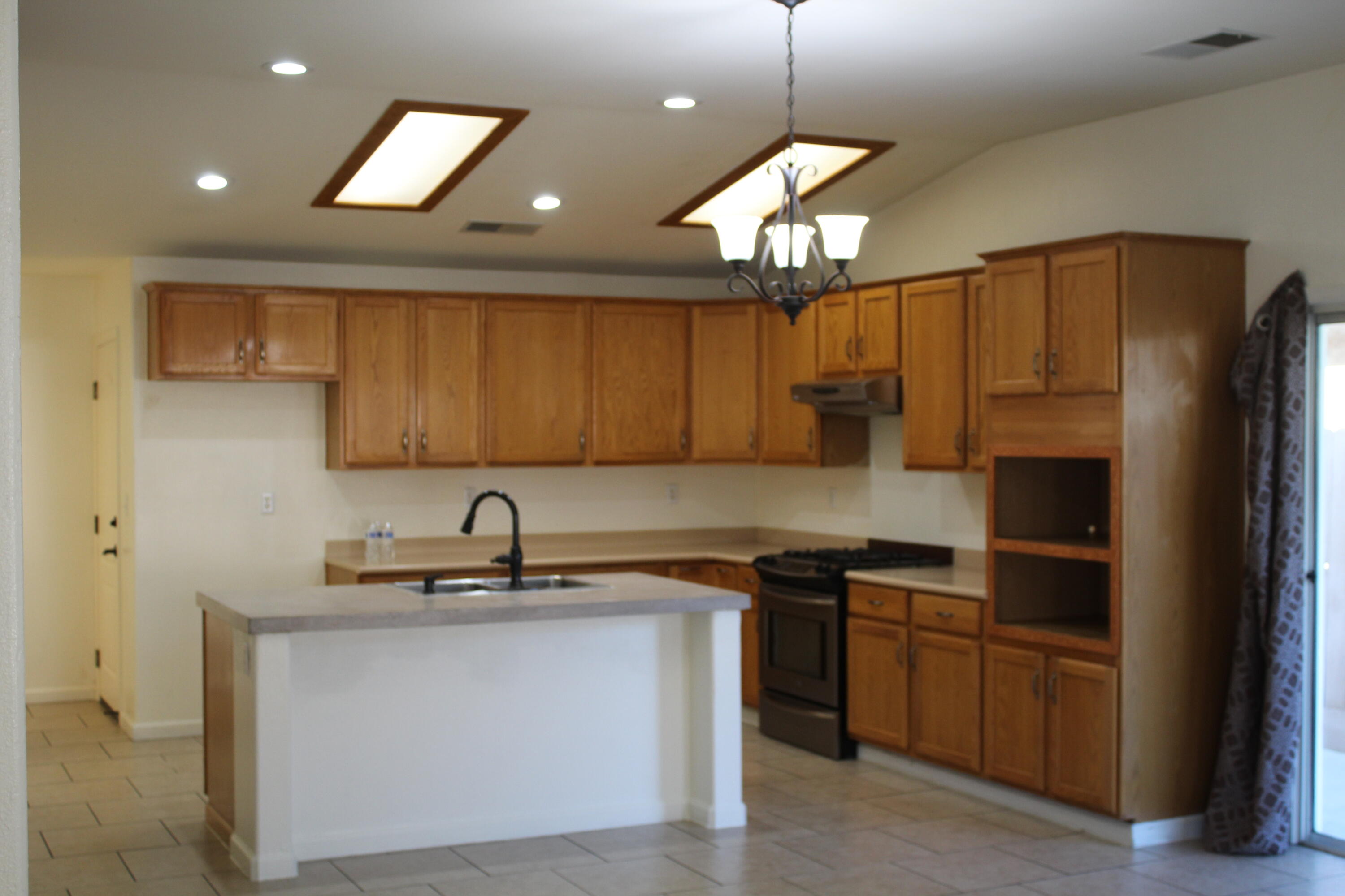 4714 W Ashland Ave, Visalia, CA 93277