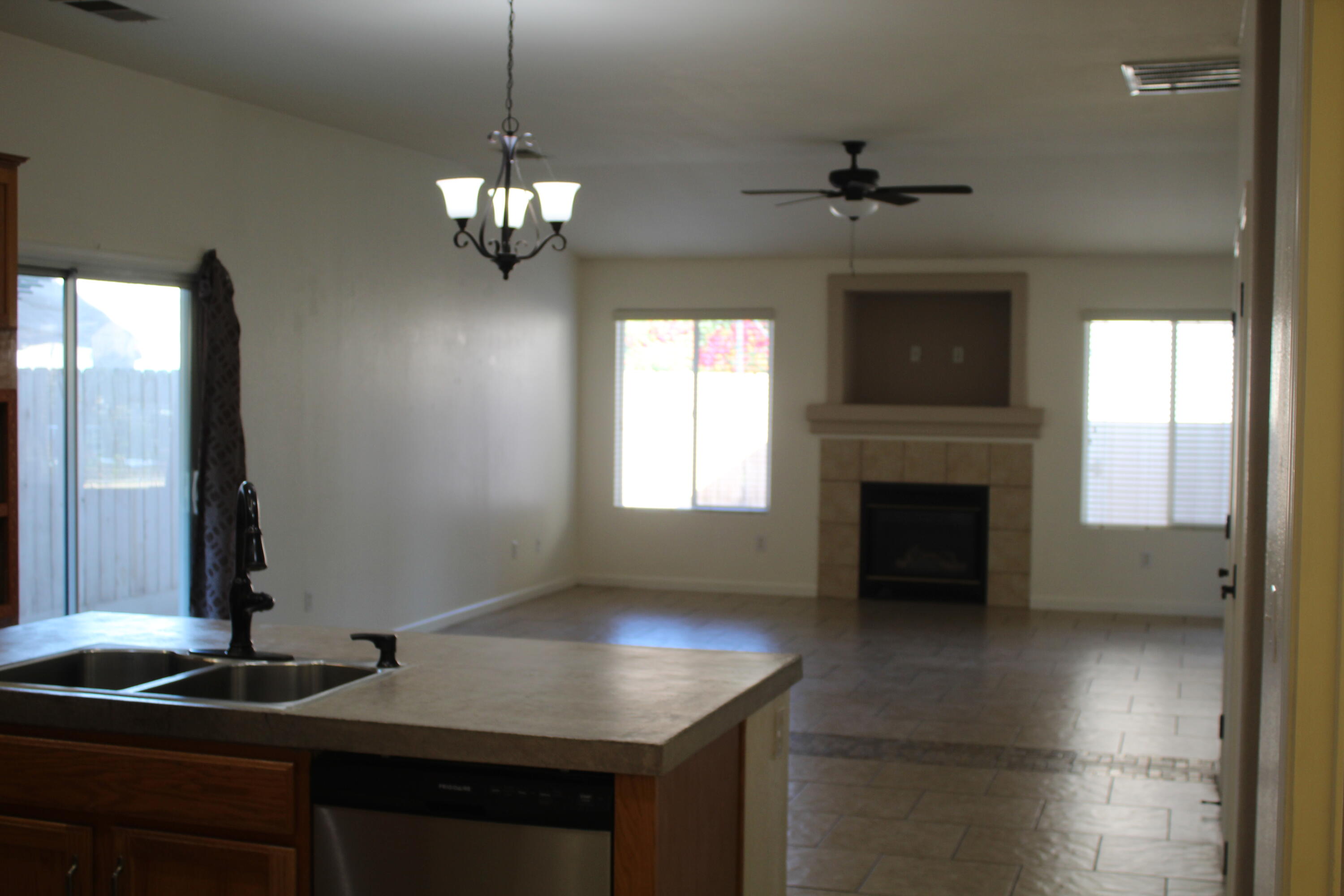 4714 W Ashland Ave, Visalia, CA 93277