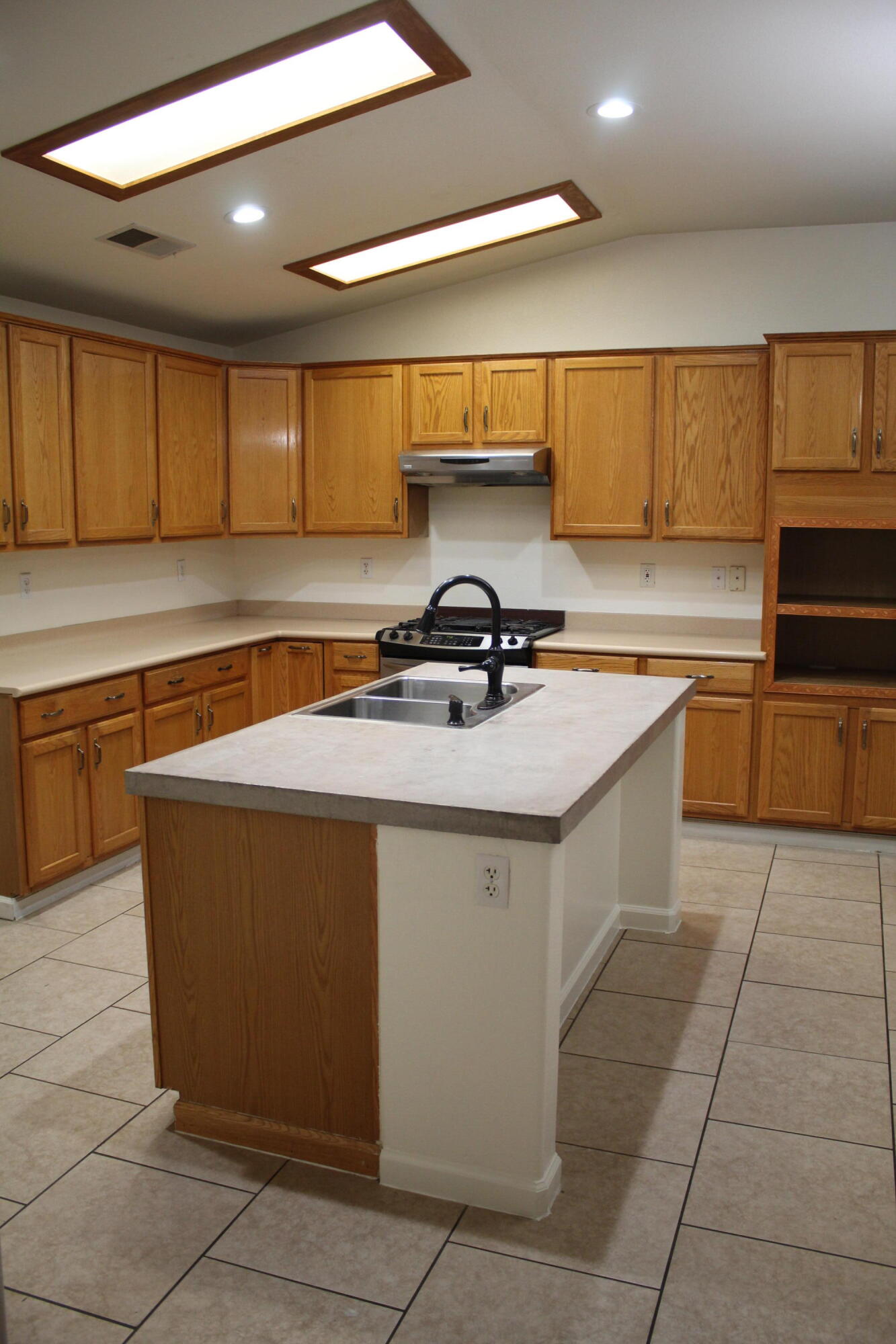 4714 W Ashland Ave, Visalia, CA 93277