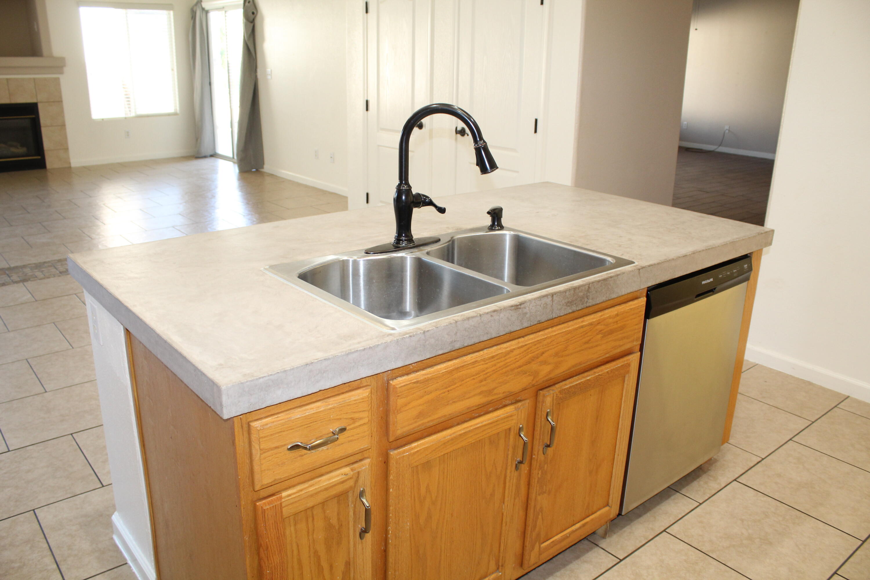 4714 W Ashland Ave, Visalia, CA 93277