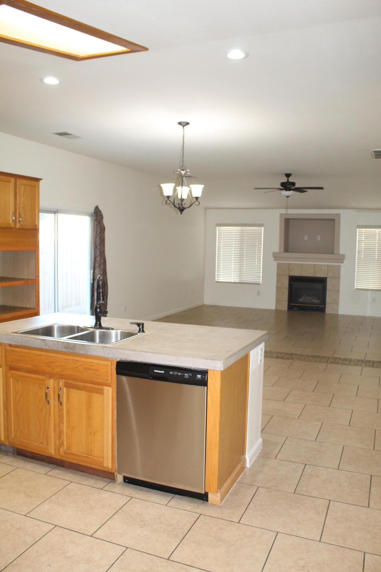 4714 W Ashland Ave, Visalia, CA 93277