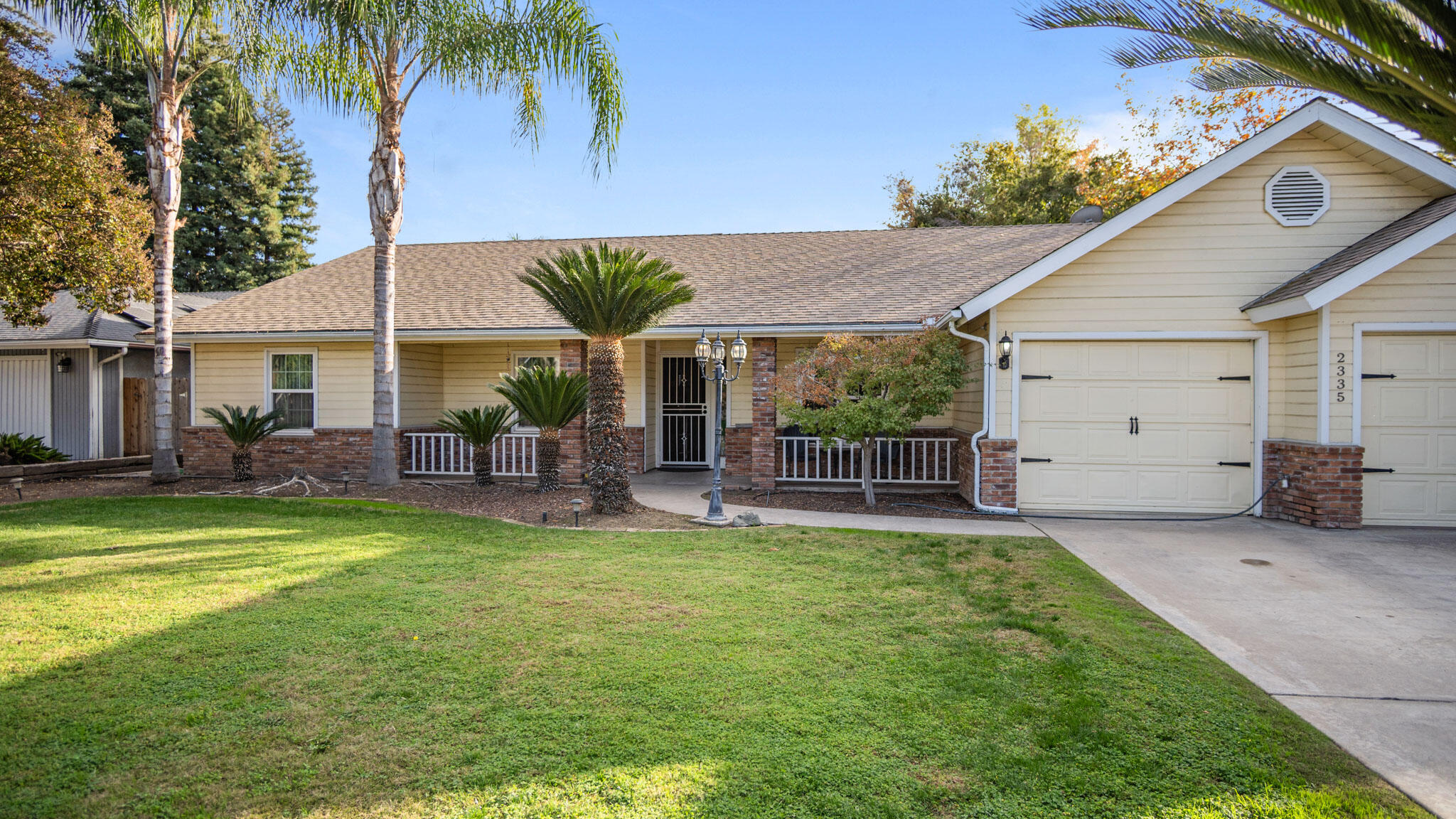 2335 E Harvard Ct, Visalia, CA 93292