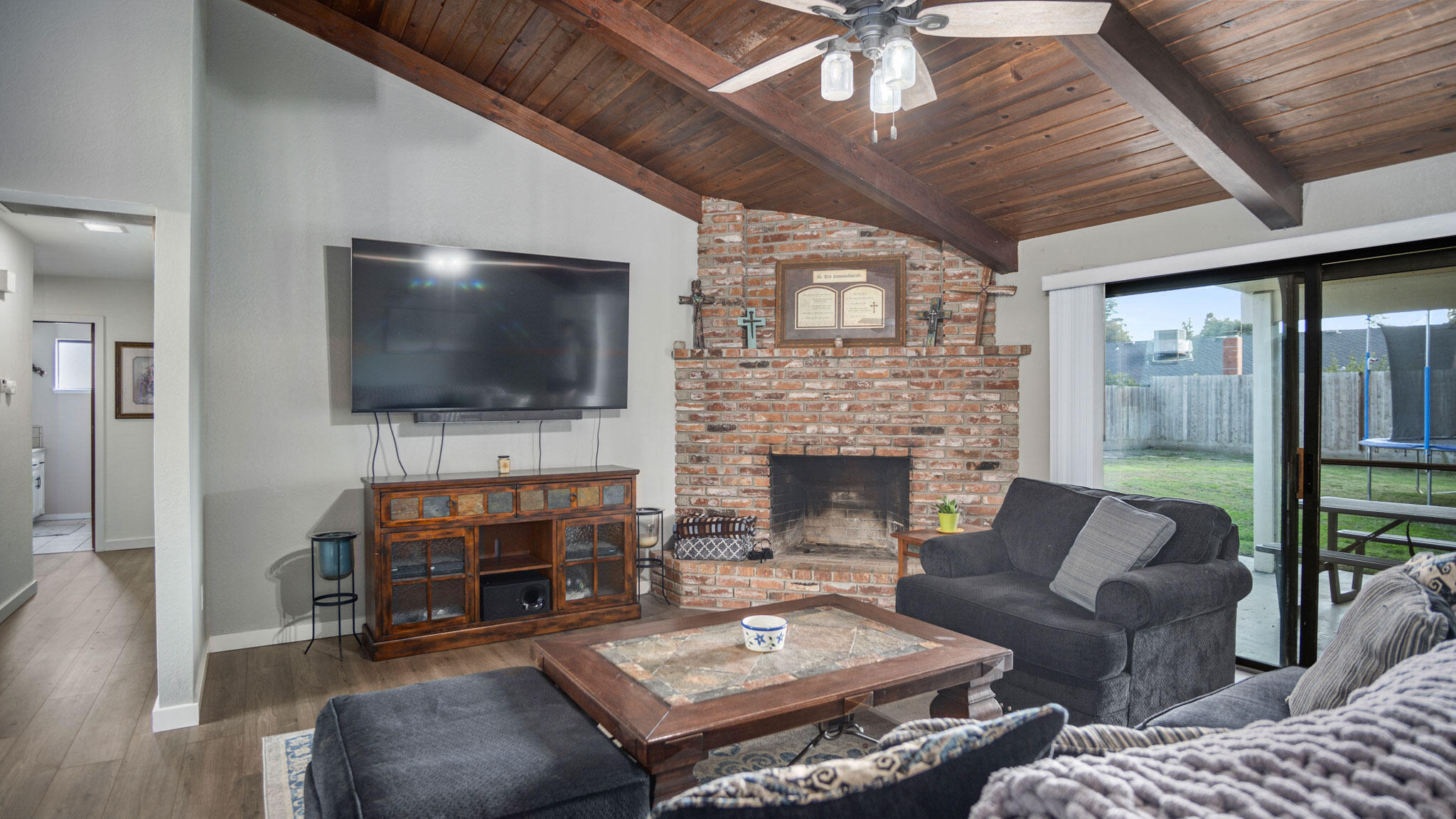 2335 E Harvard Ct, Visalia, CA 93292