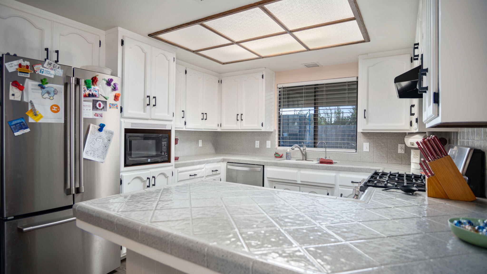 2335 E Harvard Ct, Visalia, CA 93292