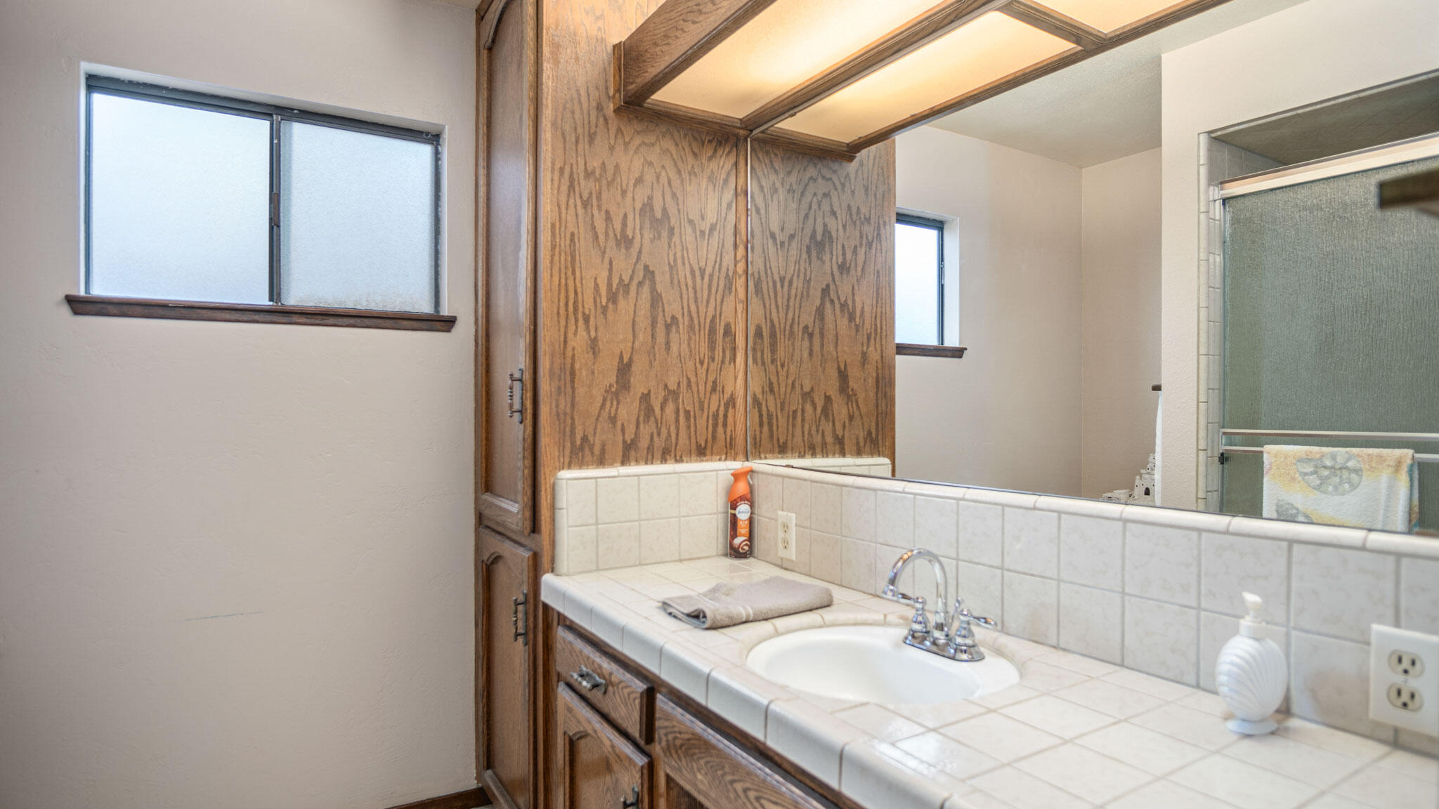 2335 E Harvard Ct, Visalia, CA 93292