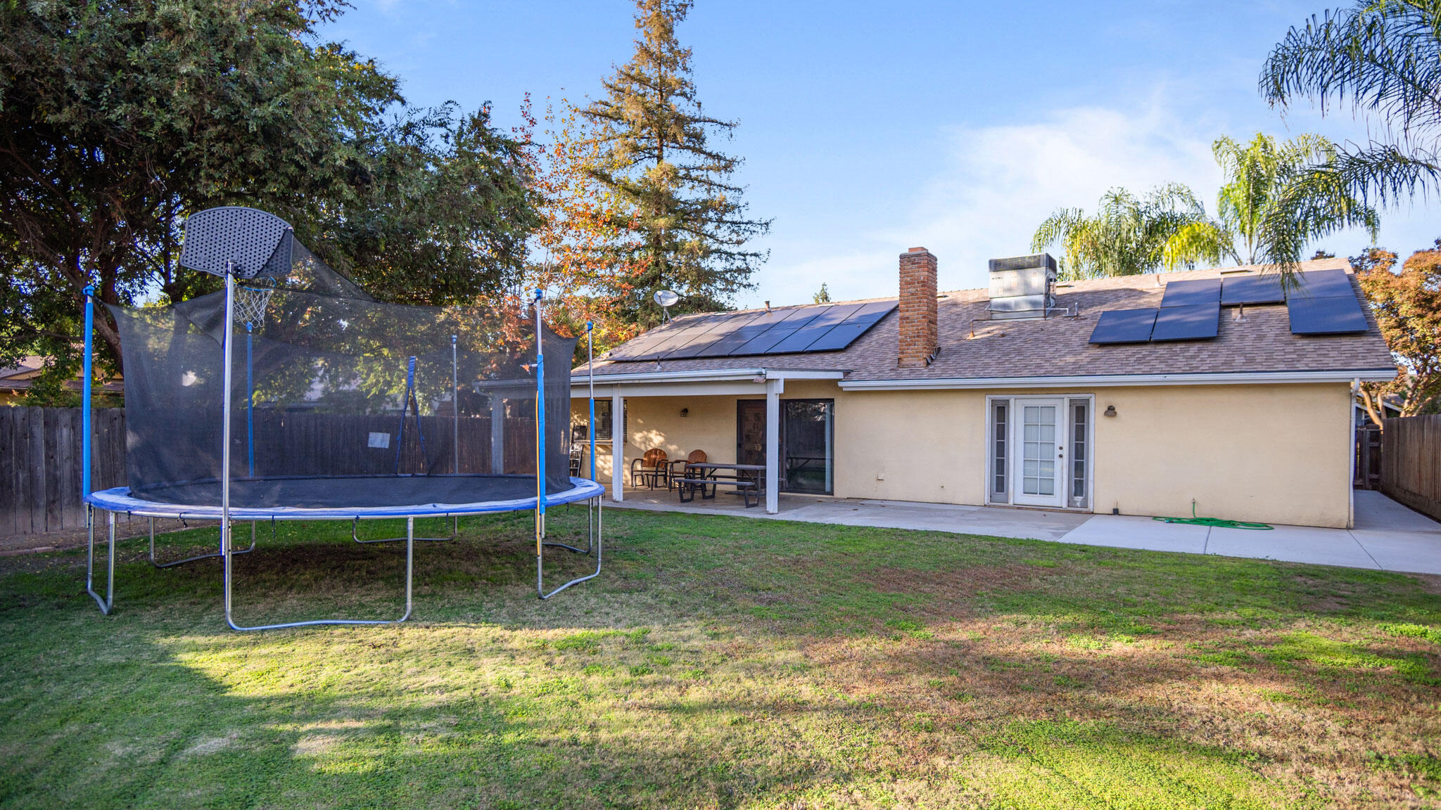 2335 E Harvard Ct, Visalia, CA 93292
