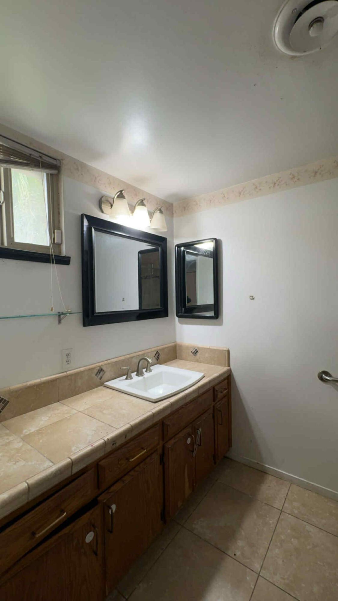 2646 S Fairway Ct, Visalia, CA 93277