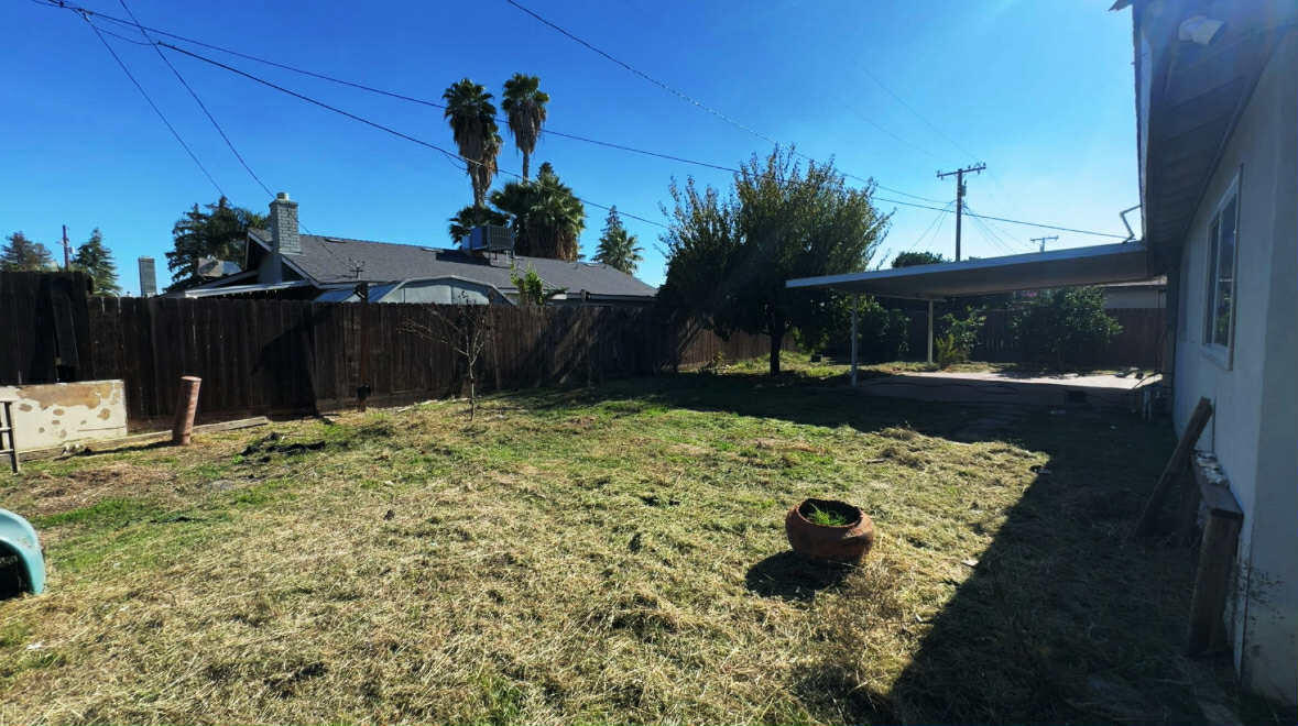 2646 S Fairway Ct, Visalia, CA 93277