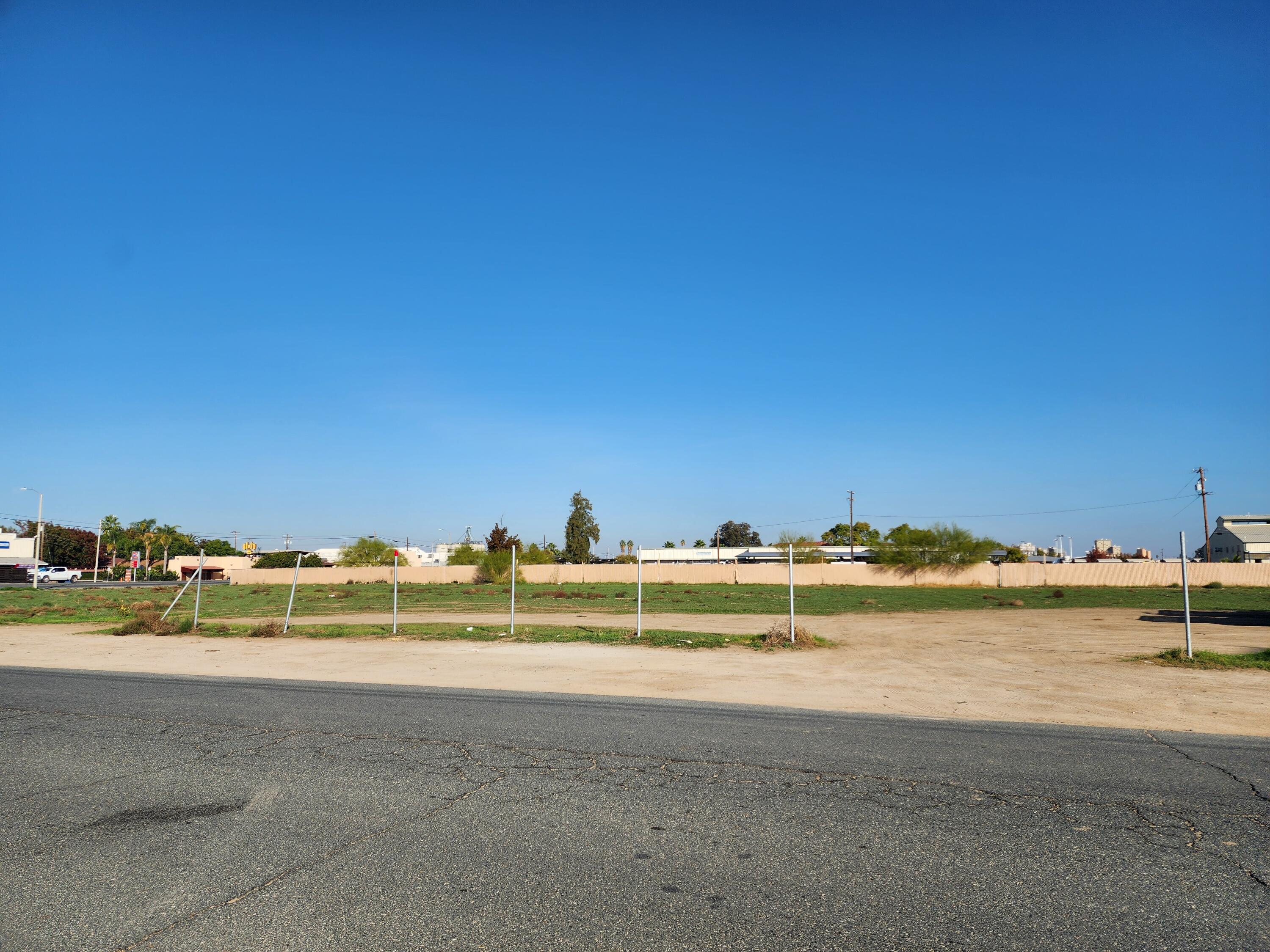 1316 S K St, Tulare, CA 93274