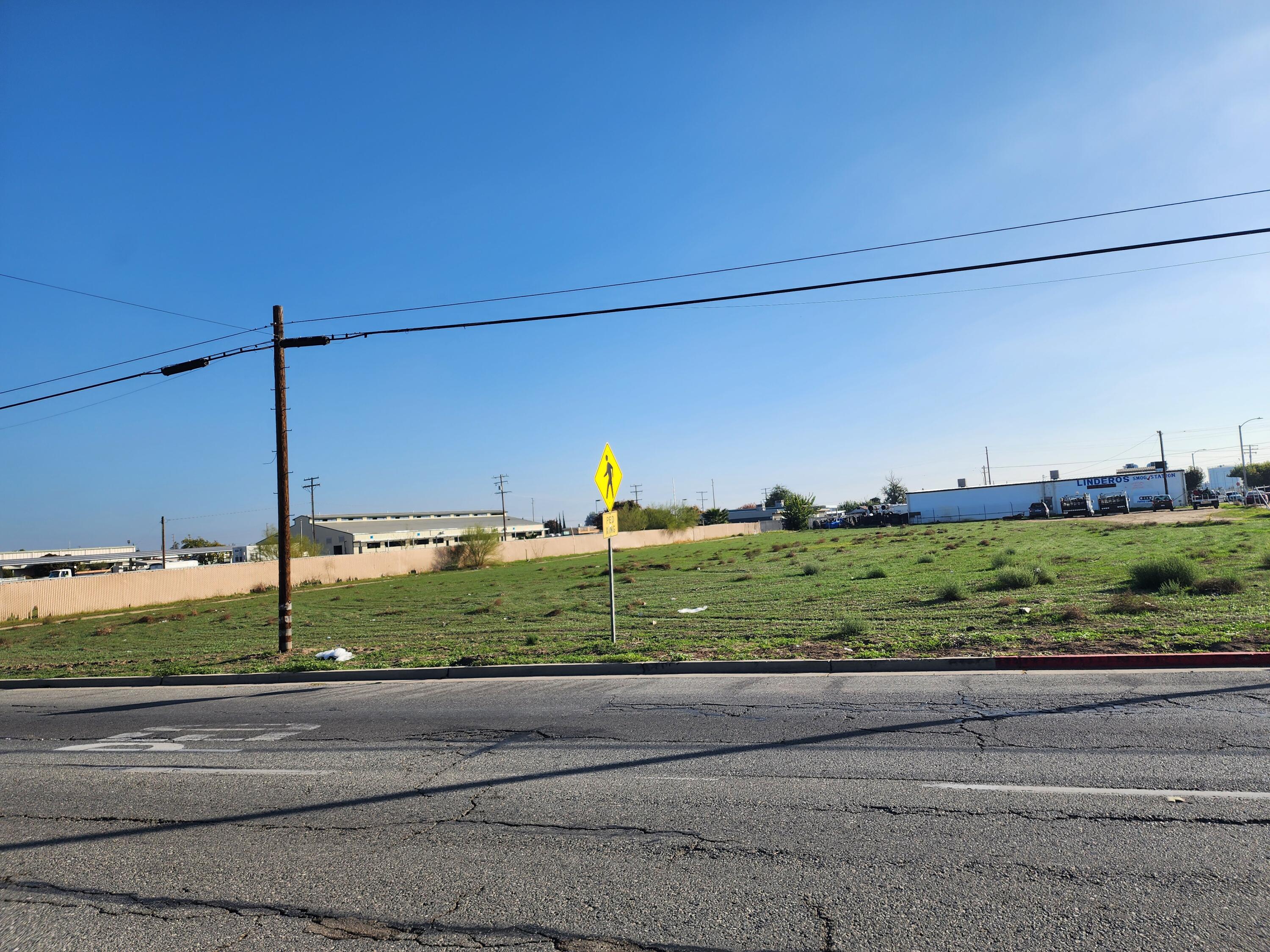 1316 S K St, Tulare, CA 93274