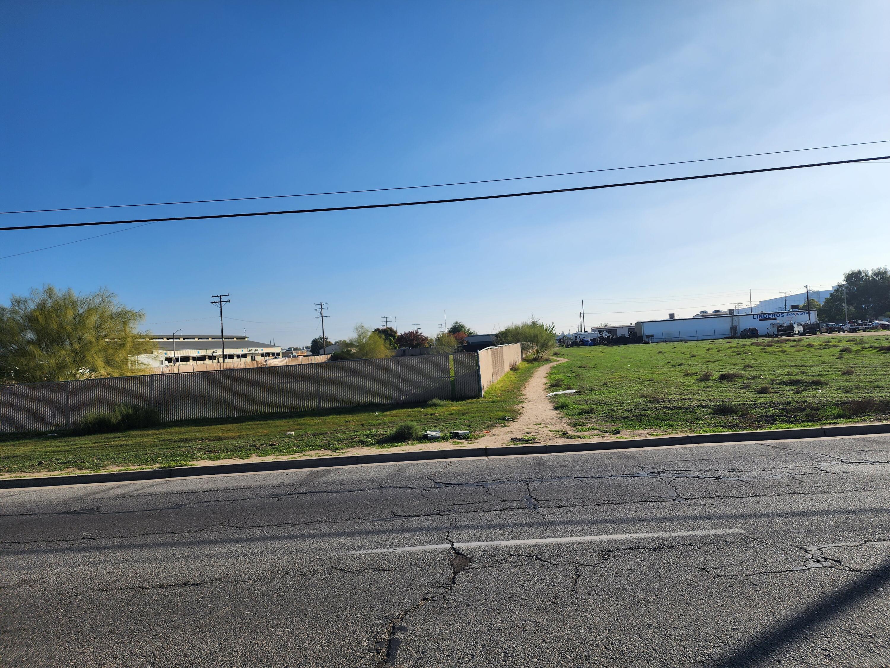 1316 S K St, Tulare, CA 93274