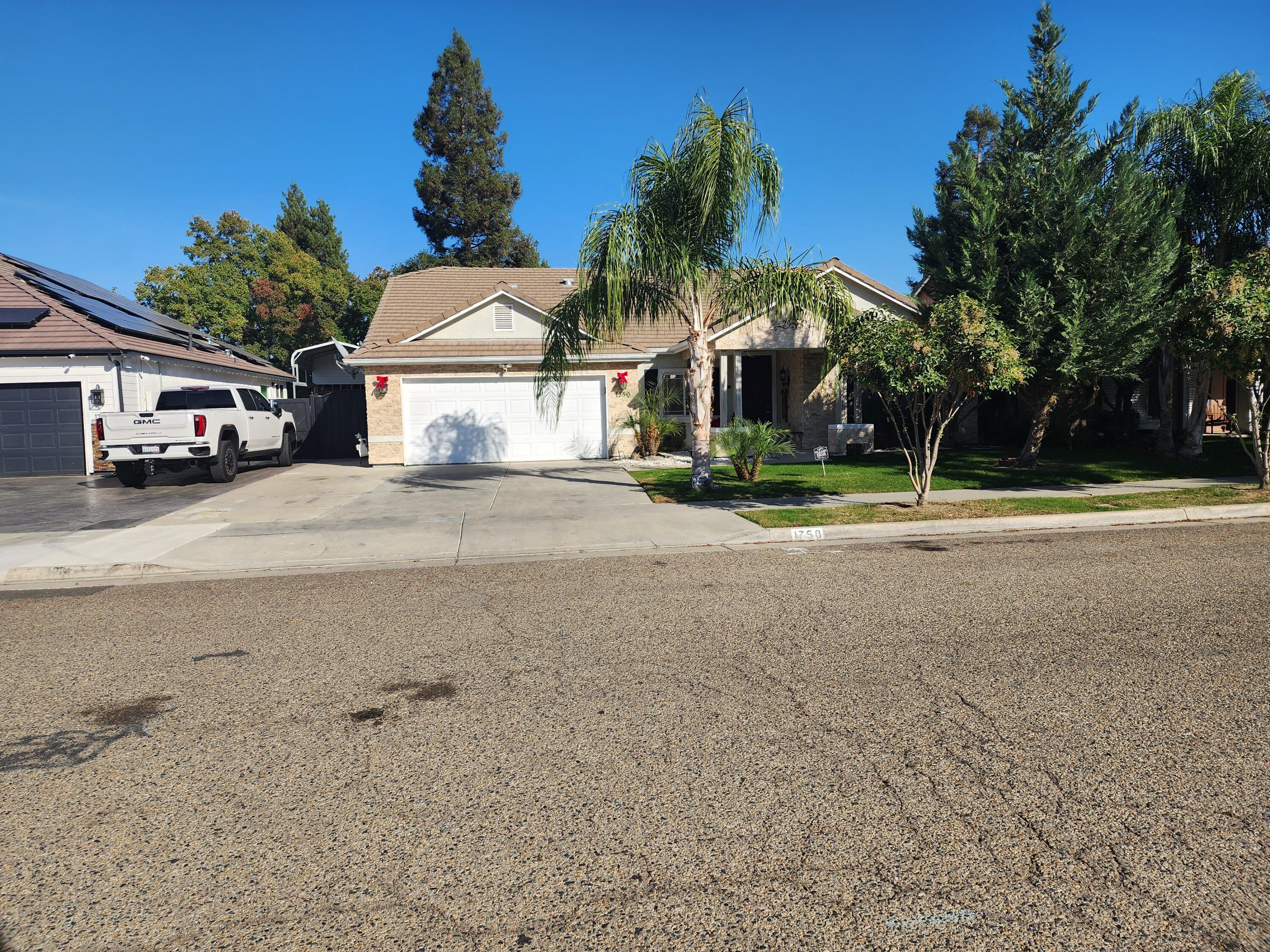 1750 Riesling St, Tulare, CA 93274