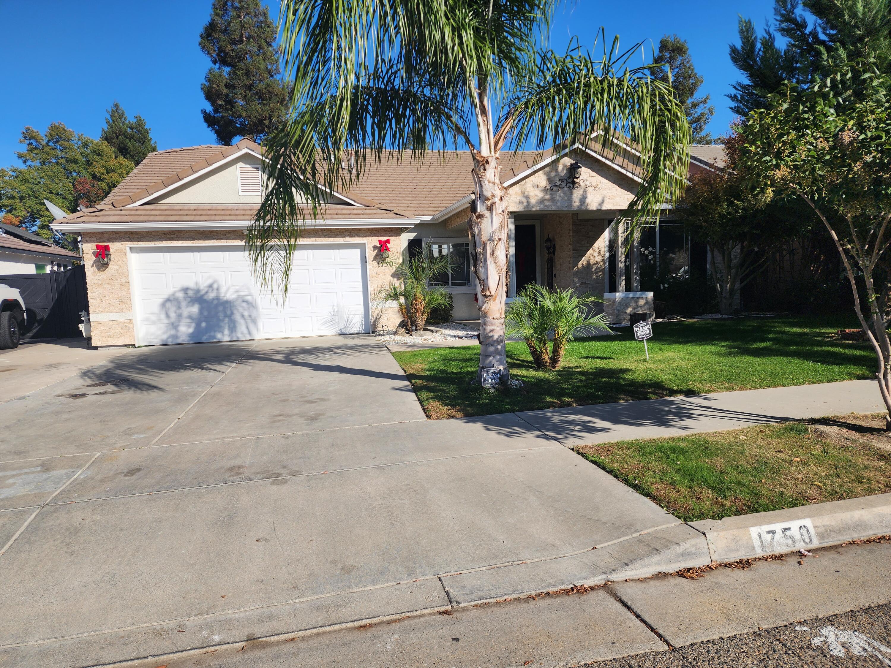 1750 Riesling St, Tulare, CA 93274