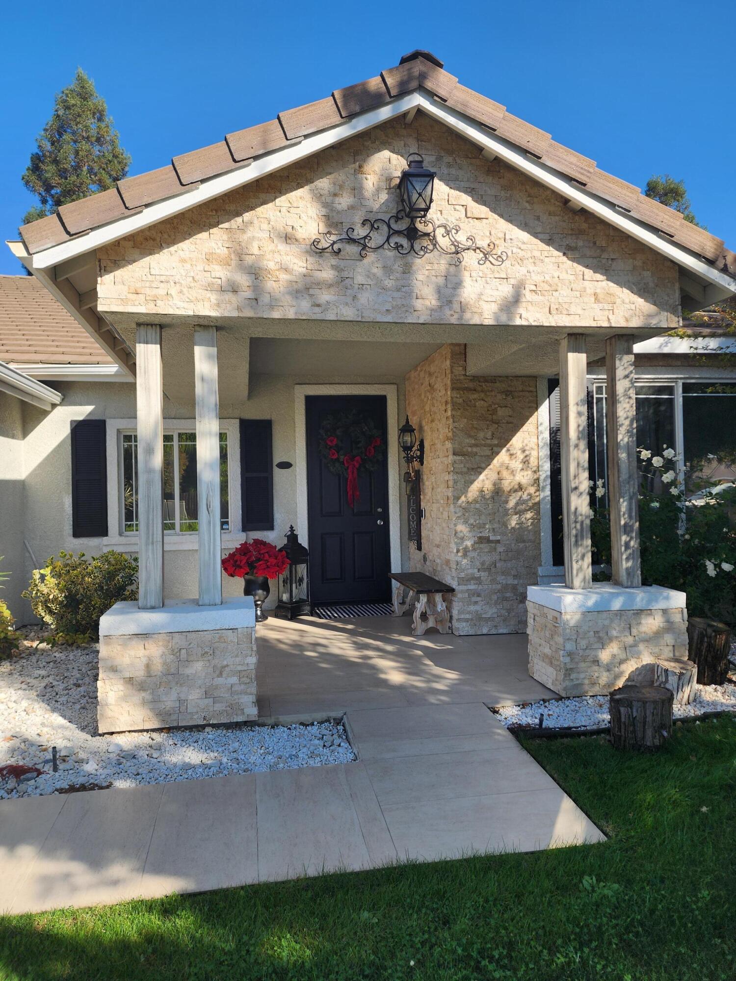 1750 Riesling St, Tulare, CA 93274