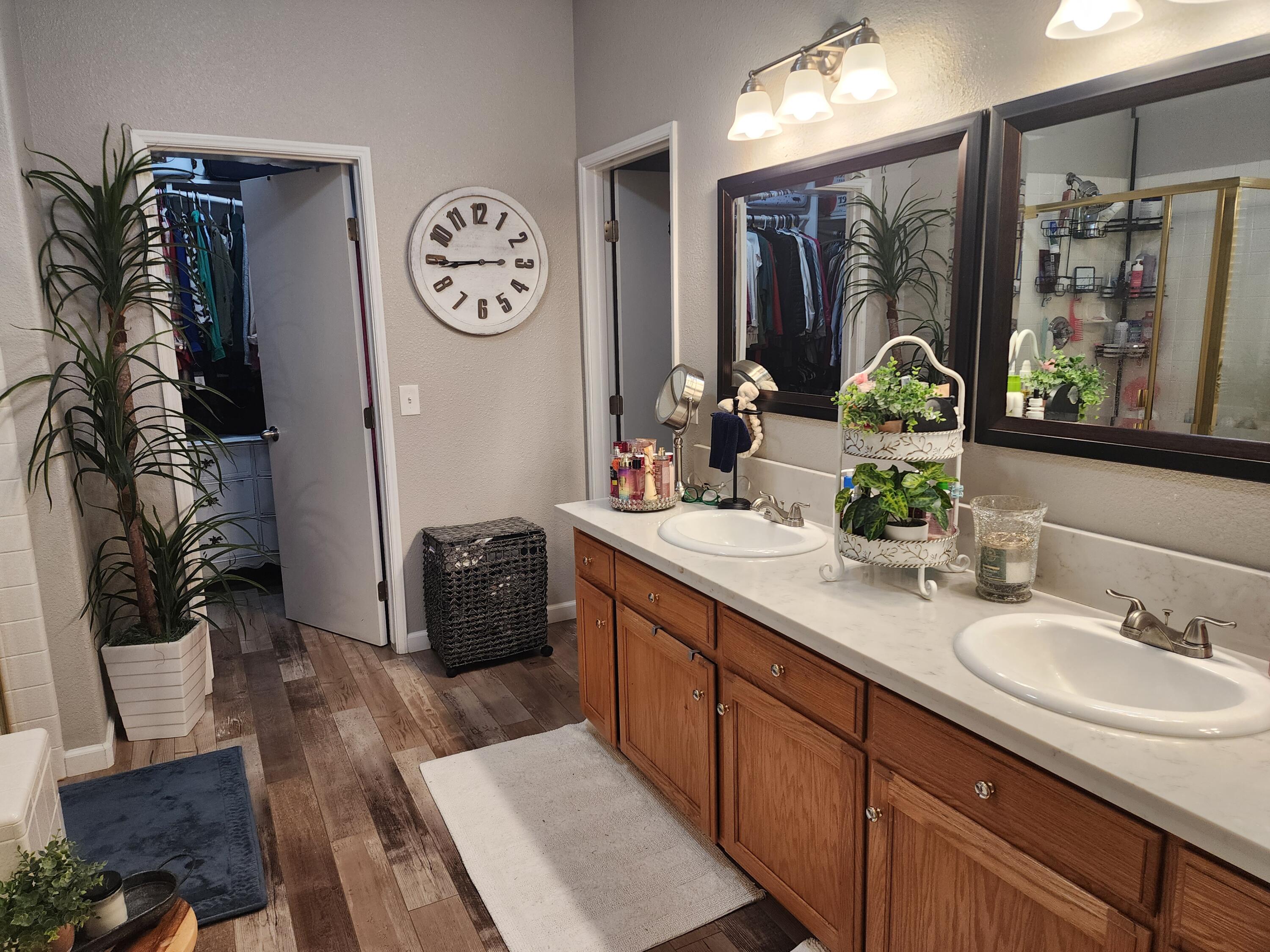 1750 Riesling St, Tulare, CA 93274