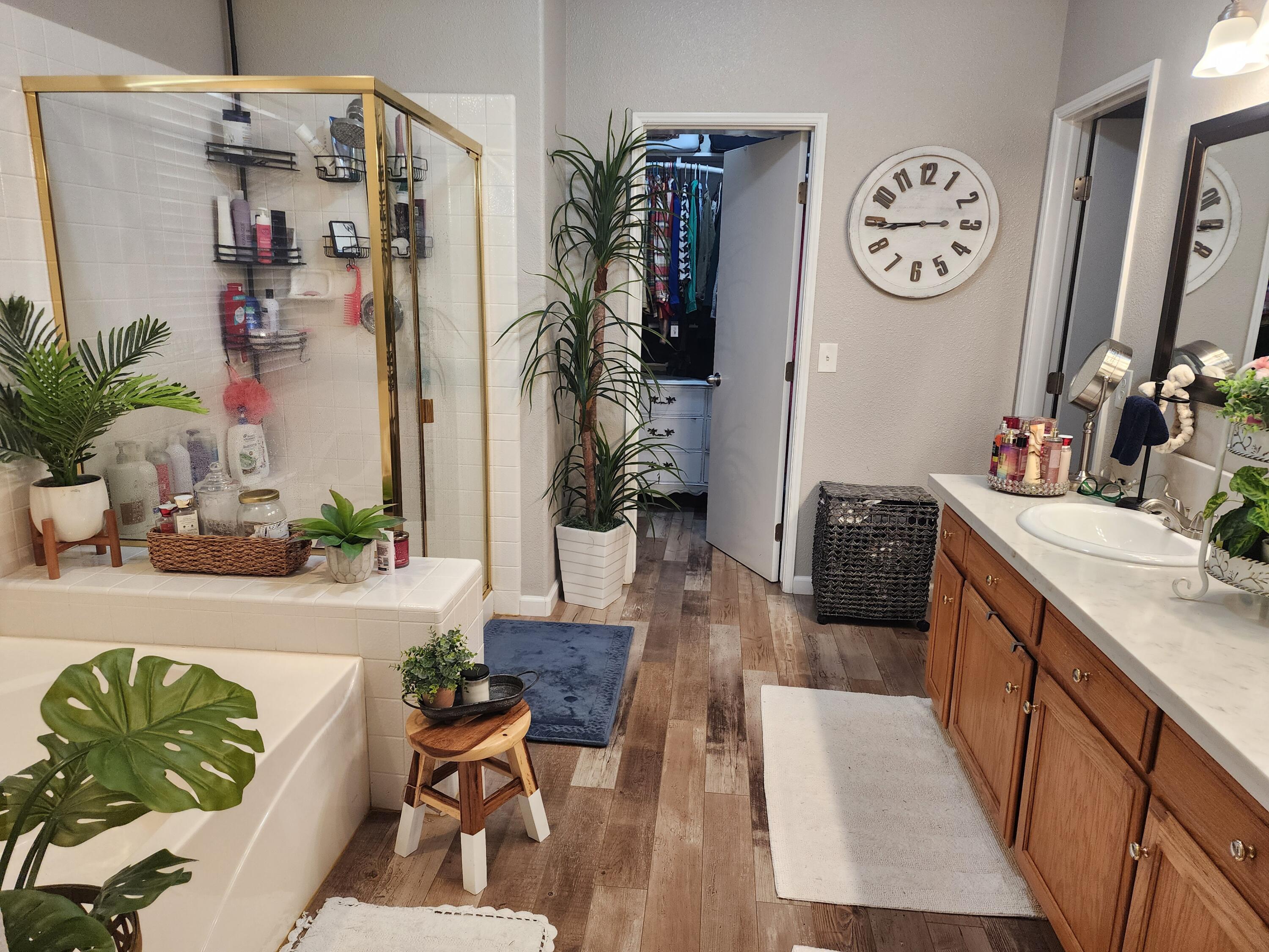 1750 Riesling St, Tulare, CA 93274