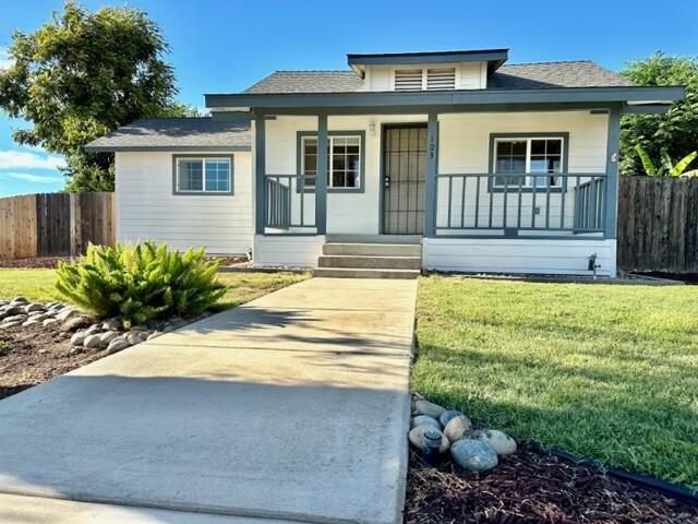 103 E Firebaugh Ave, Exeter, CA 93221